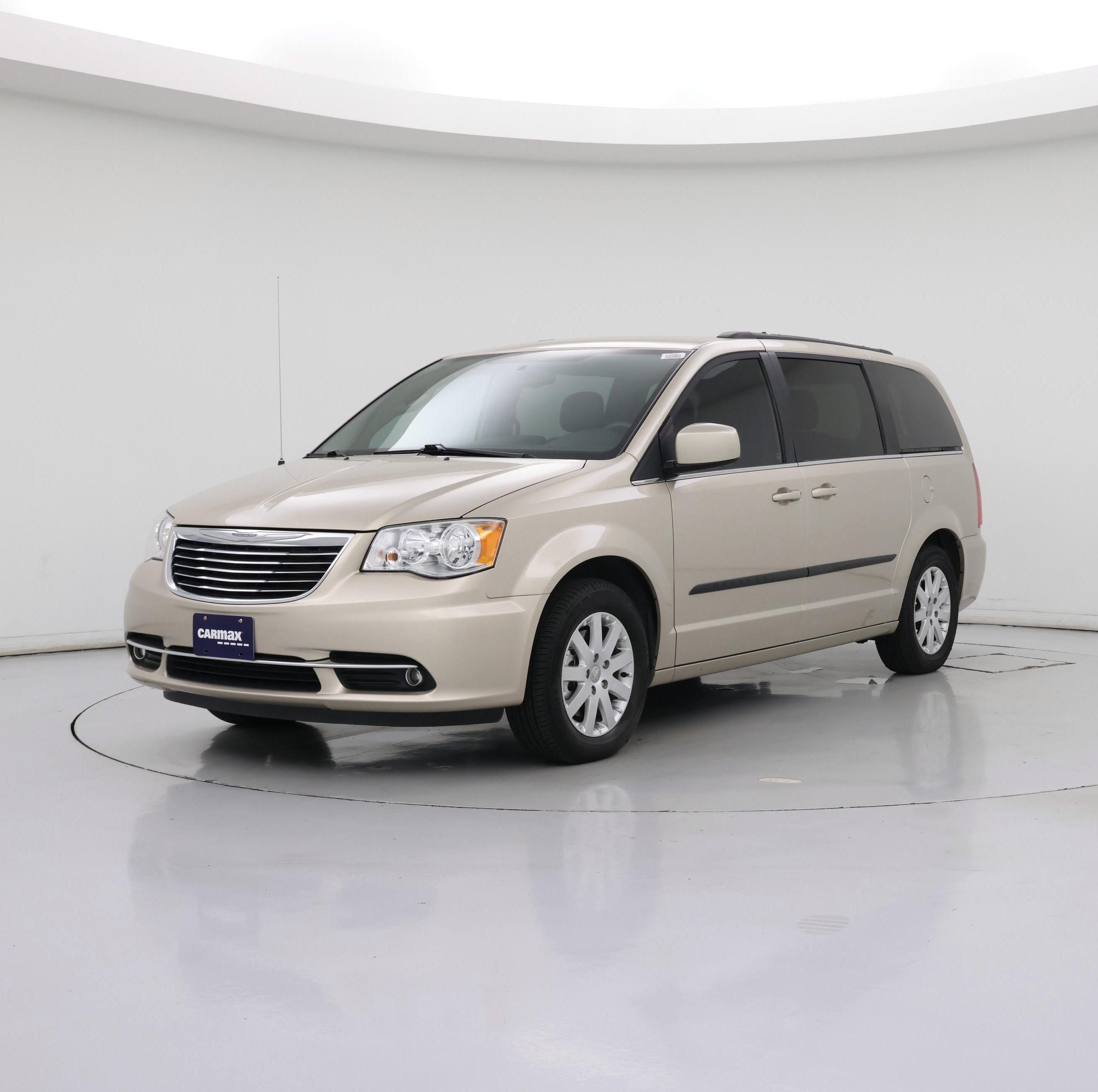 Thumbnail: 2014 Chrysler Town & Country - 4