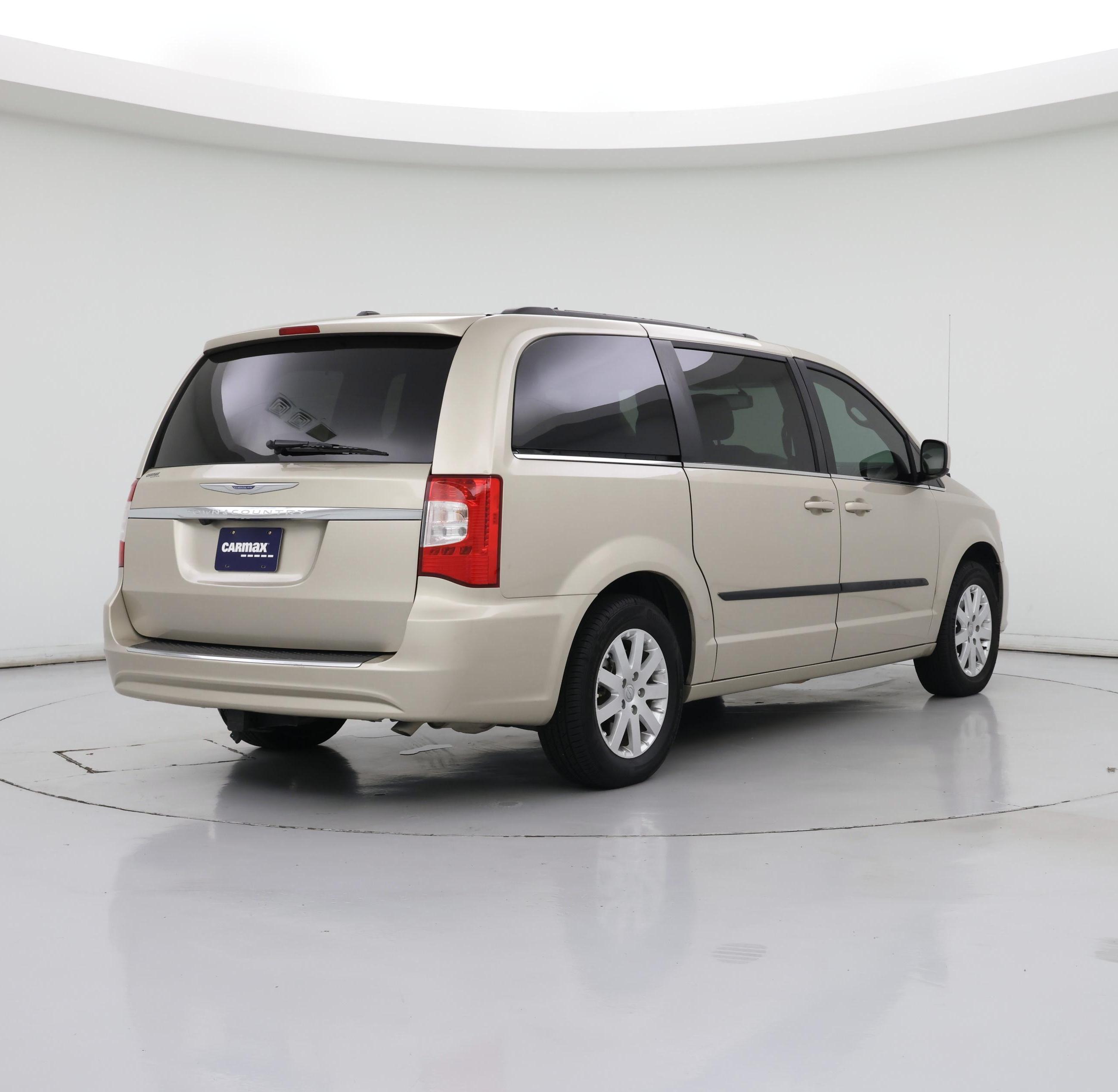 Thumbnail: 2014 Chrysler Town & Country - 8
