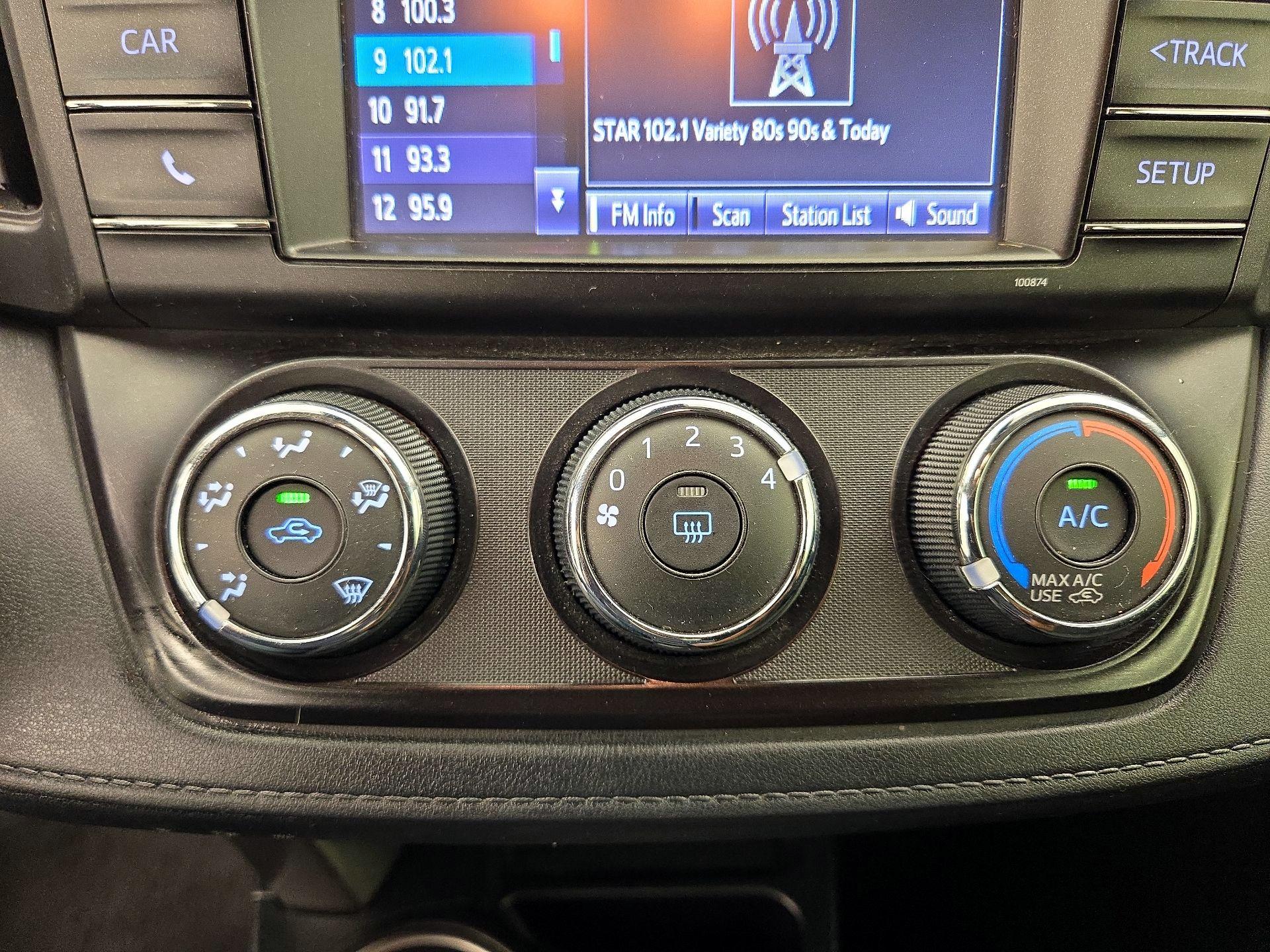 Thumbnail: 2018 Toyota RAV4 - 16