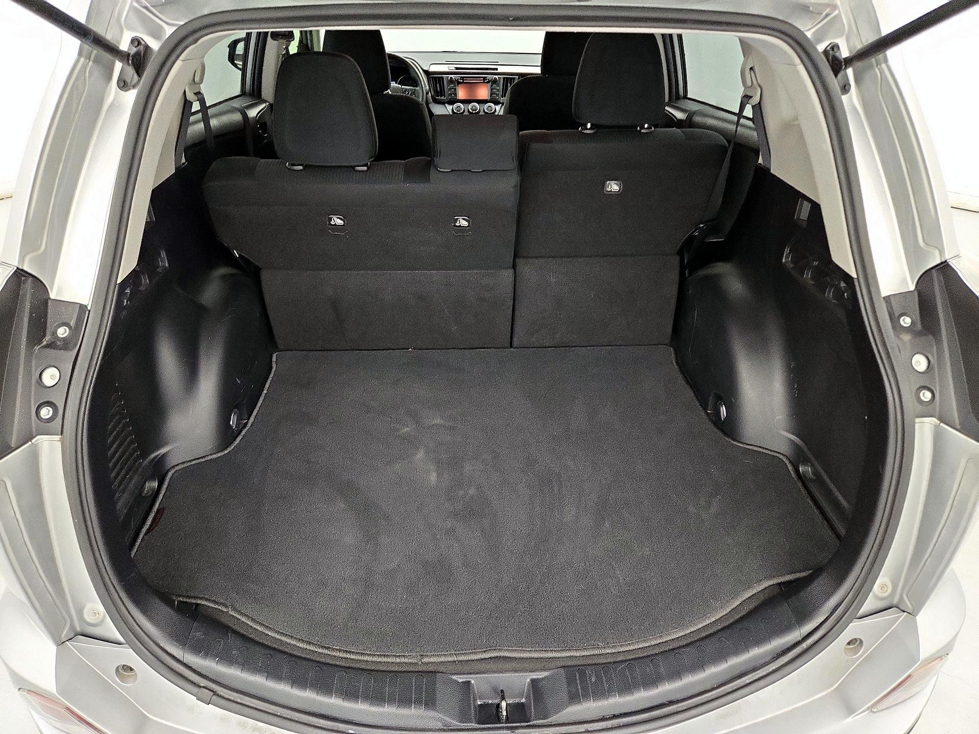 Thumbnail: 2018 Toyota RAV4 - 20