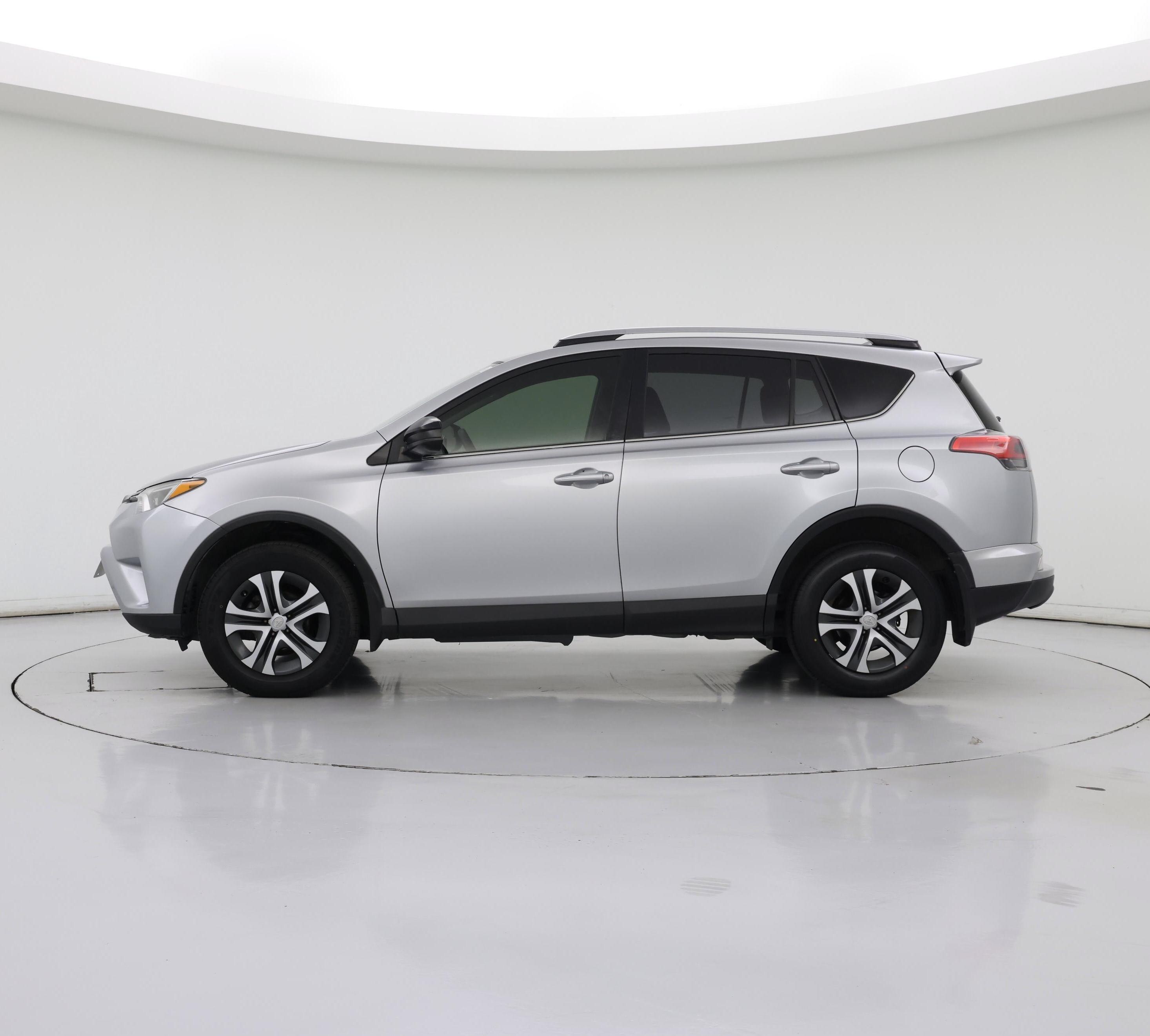Thumbnail: 2018 Toyota RAV4 - 3