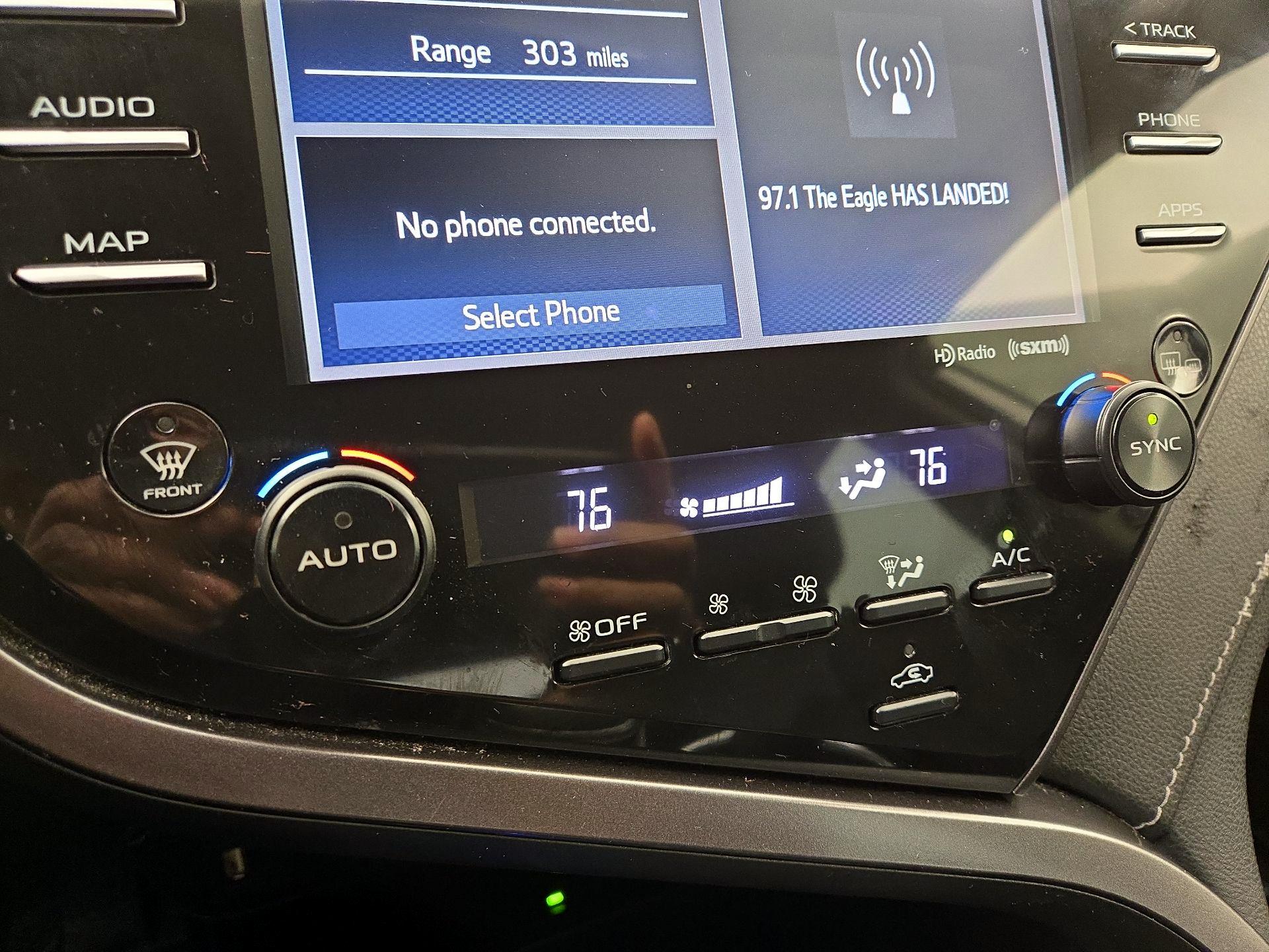 Thumbnail: 2020 Toyota Camry - 16