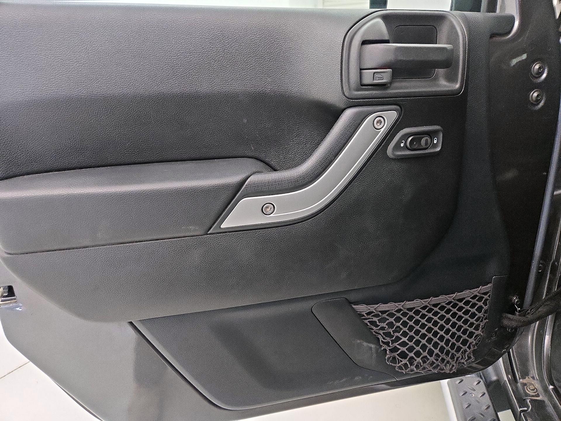 Thumbnail: 2016 Jeep Wrangler - 12