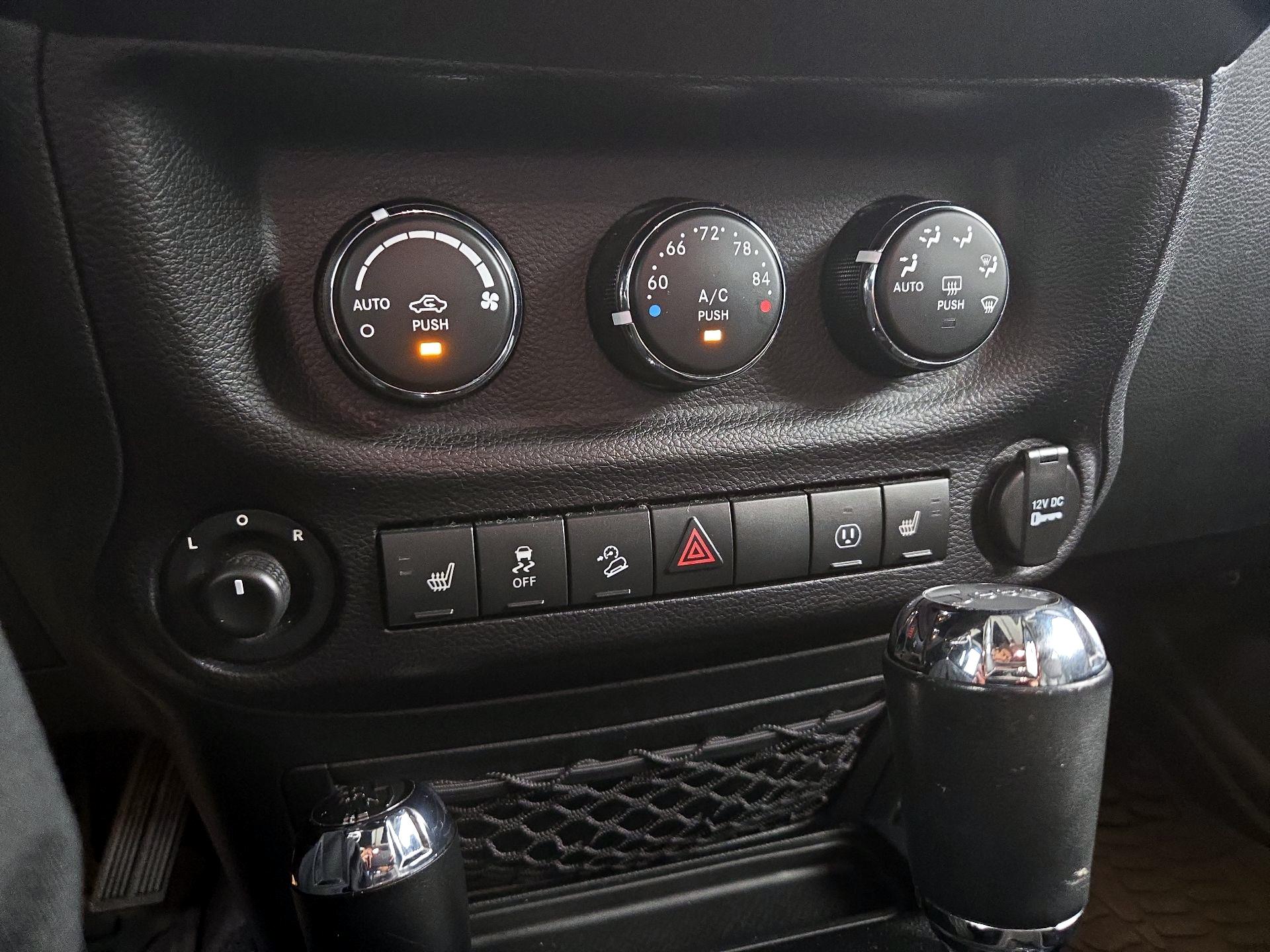 Thumbnail: 2016 Jeep Wrangler - 13
