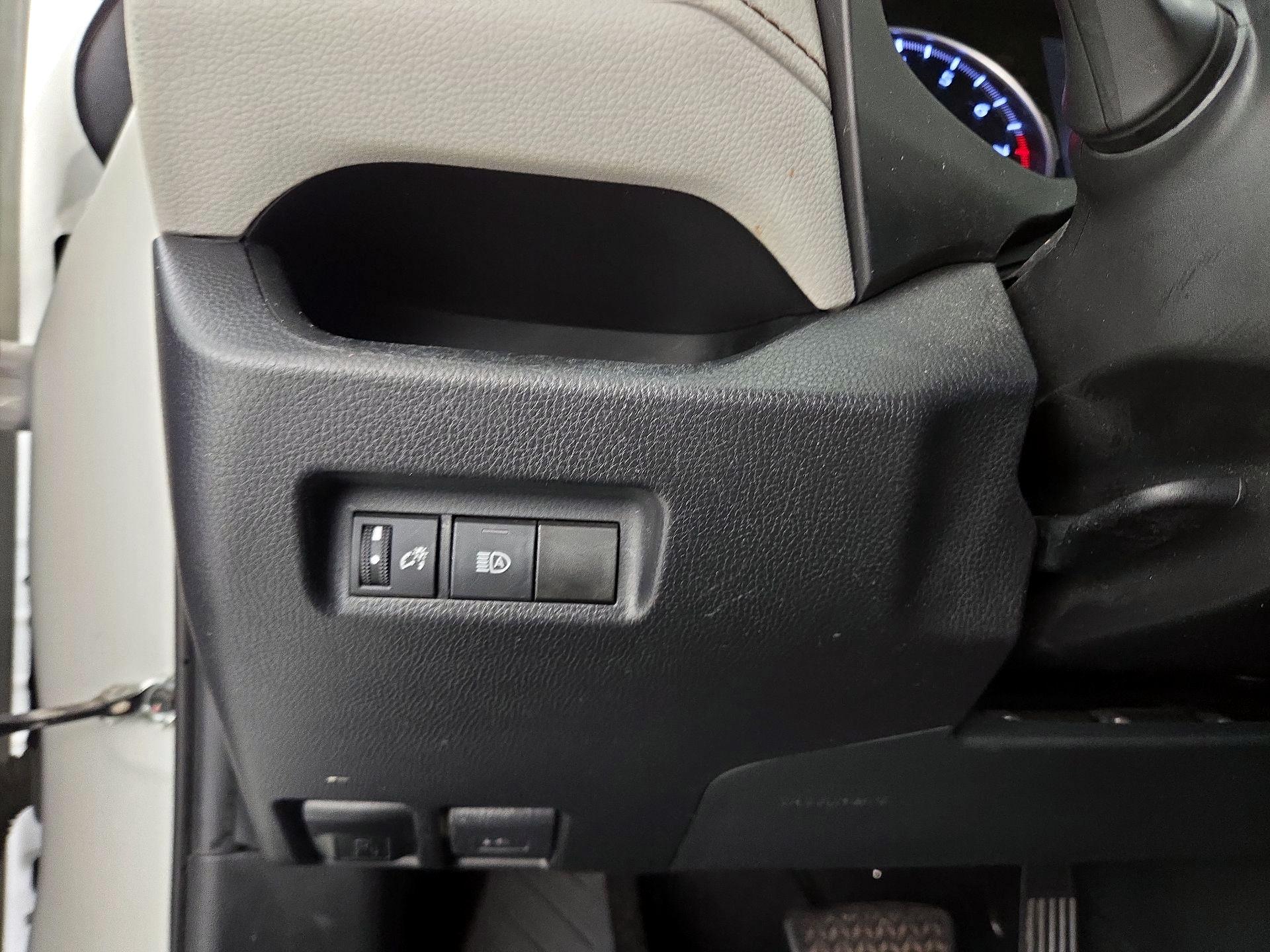 Thumbnail: 2021 Toyota RAV4 - 13