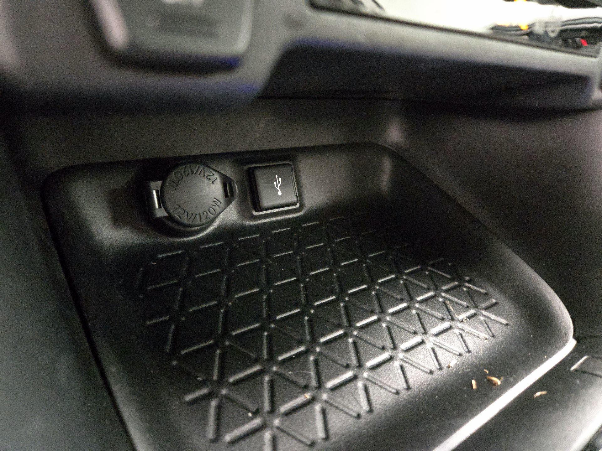 Thumbnail: 2021 Toyota RAV4 - 18