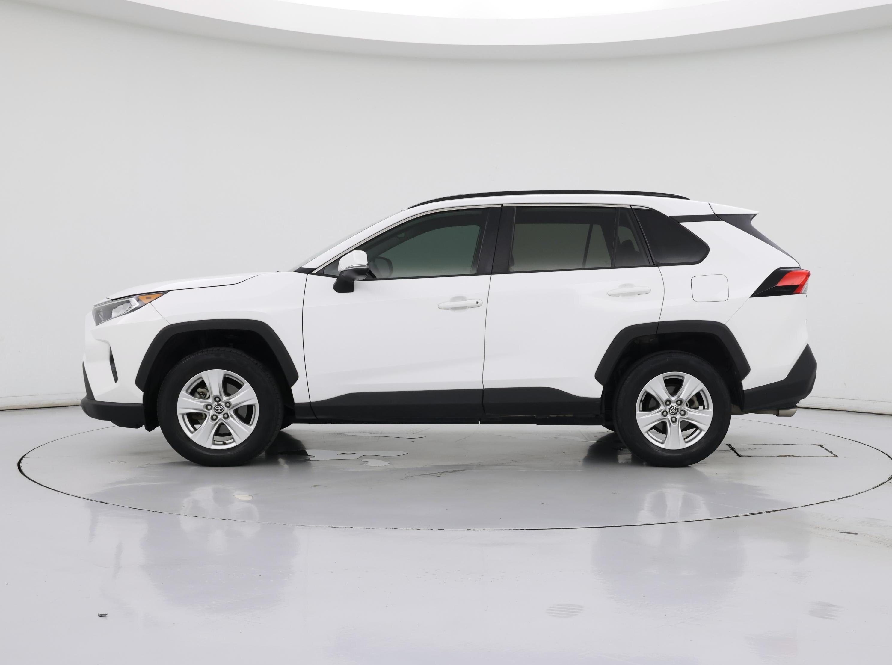 Thumbnail: 2021 Toyota RAV4 - 3
