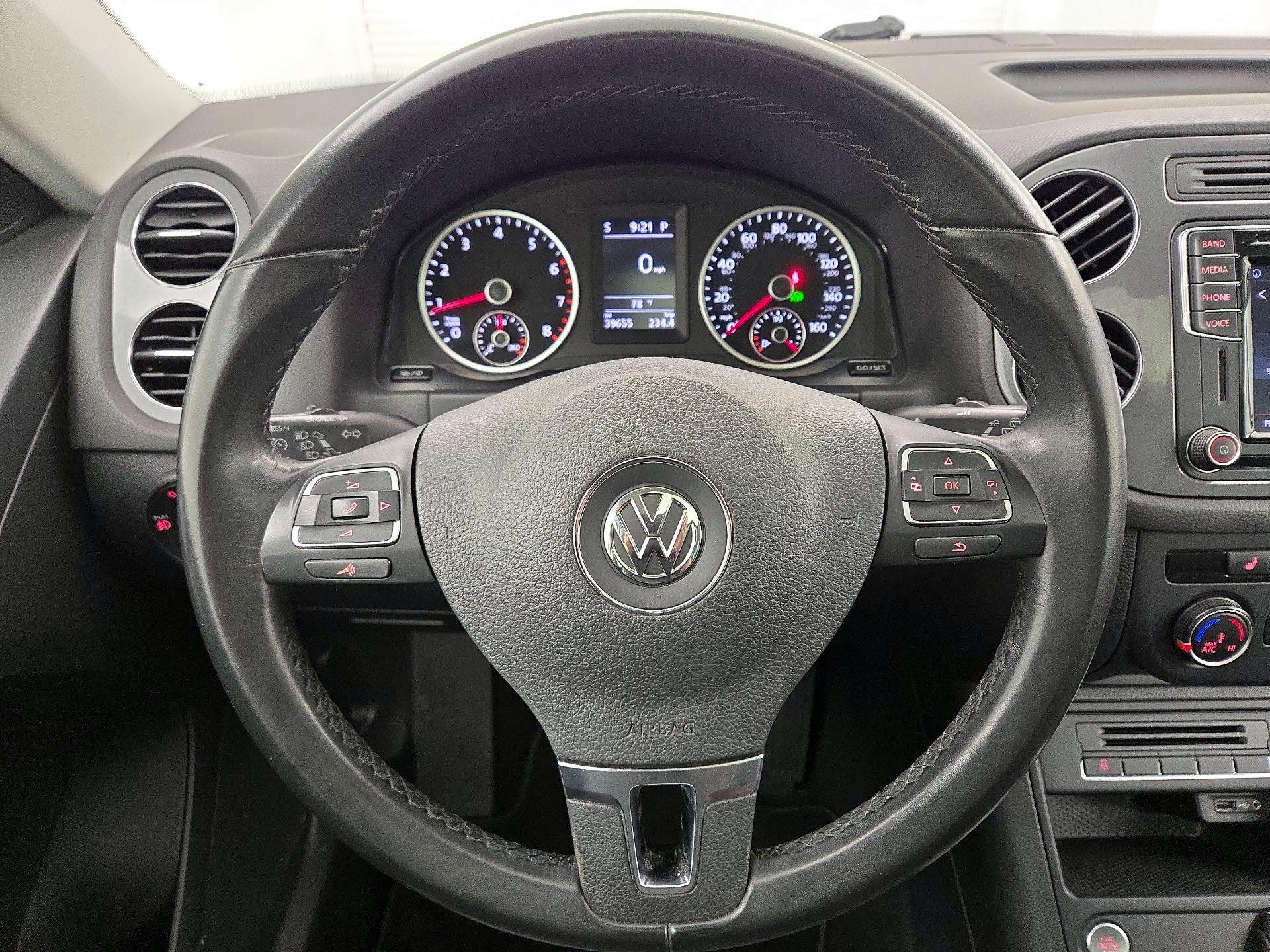 Thumbnail: 2016 Volkswagen Tiguan - 10