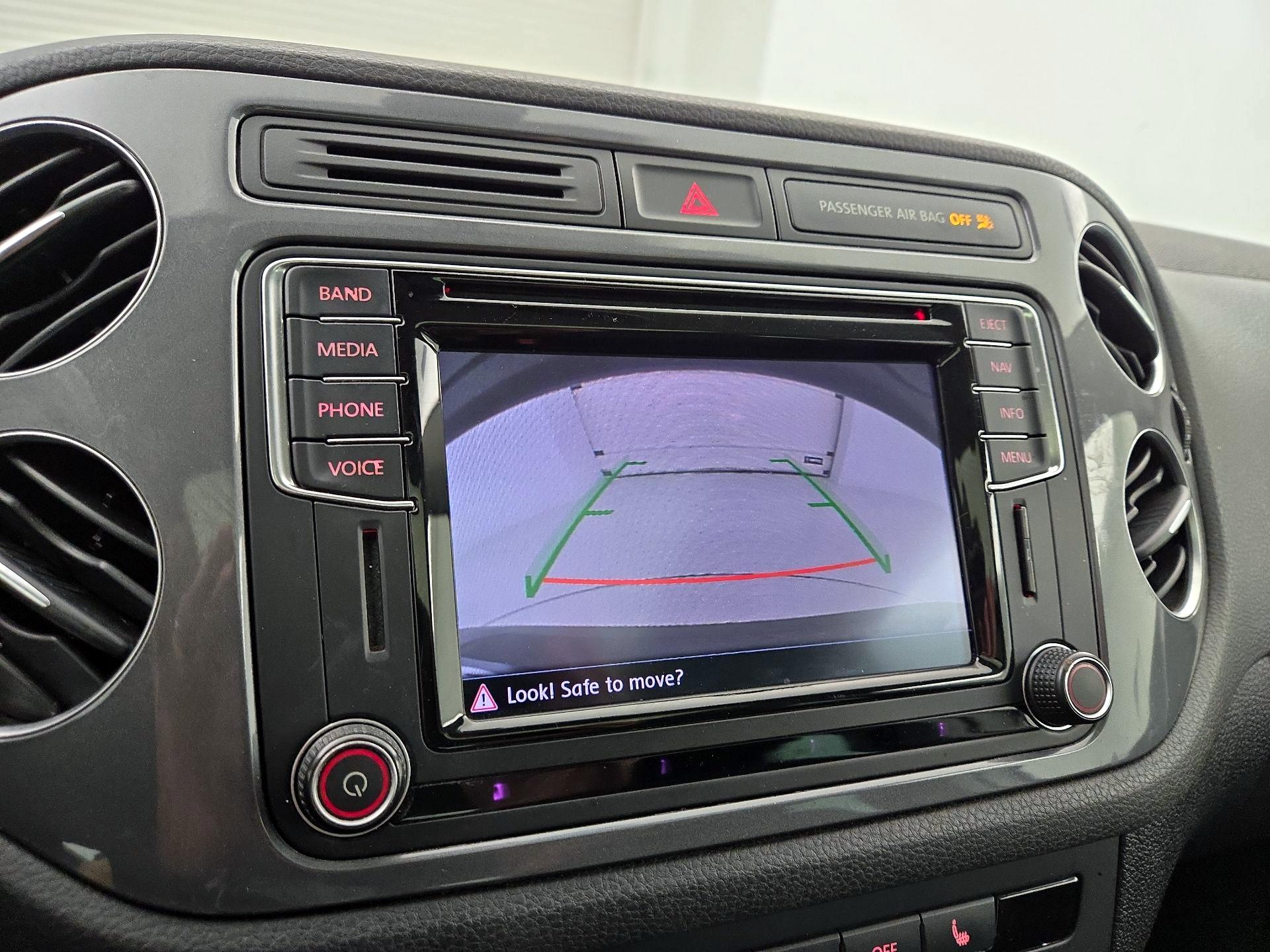 Thumbnail: 2016 Volkswagen Tiguan - 15