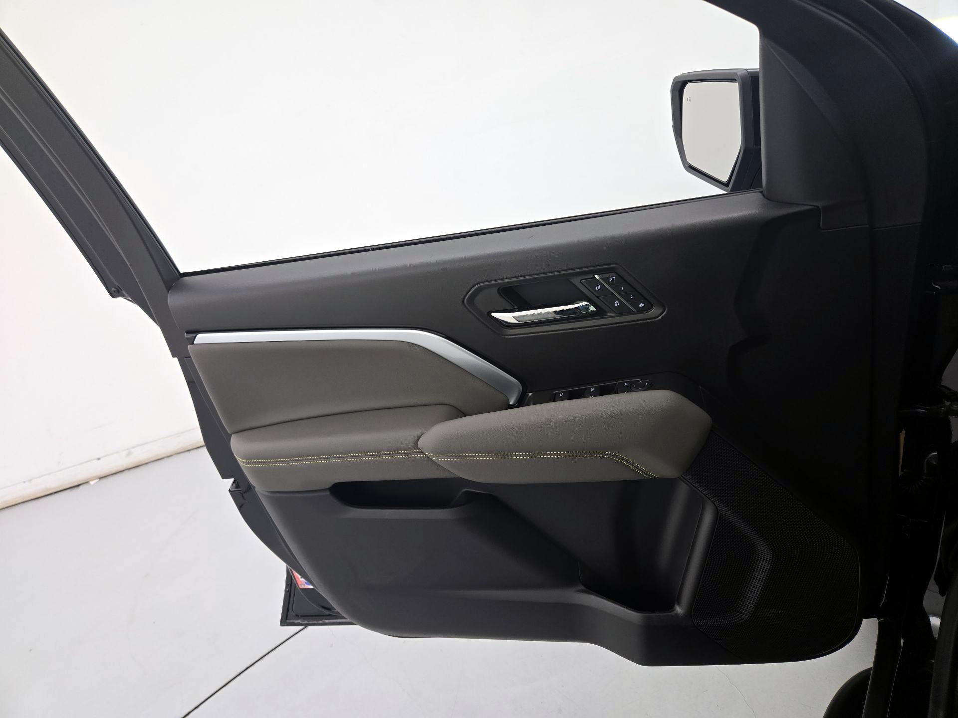 Thumbnail: 2025 Chevrolet Colorado - 12
