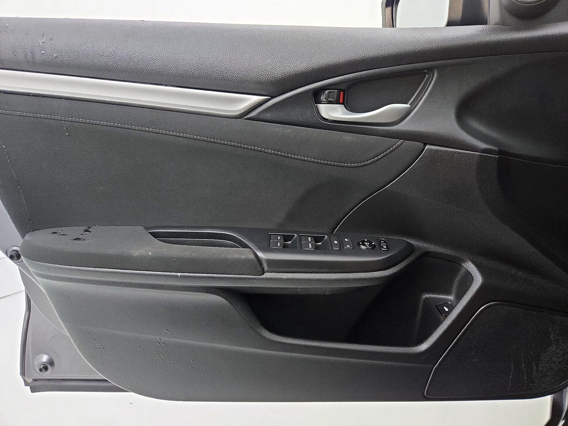 Thumbnail: 2016 Honda Civic - 12