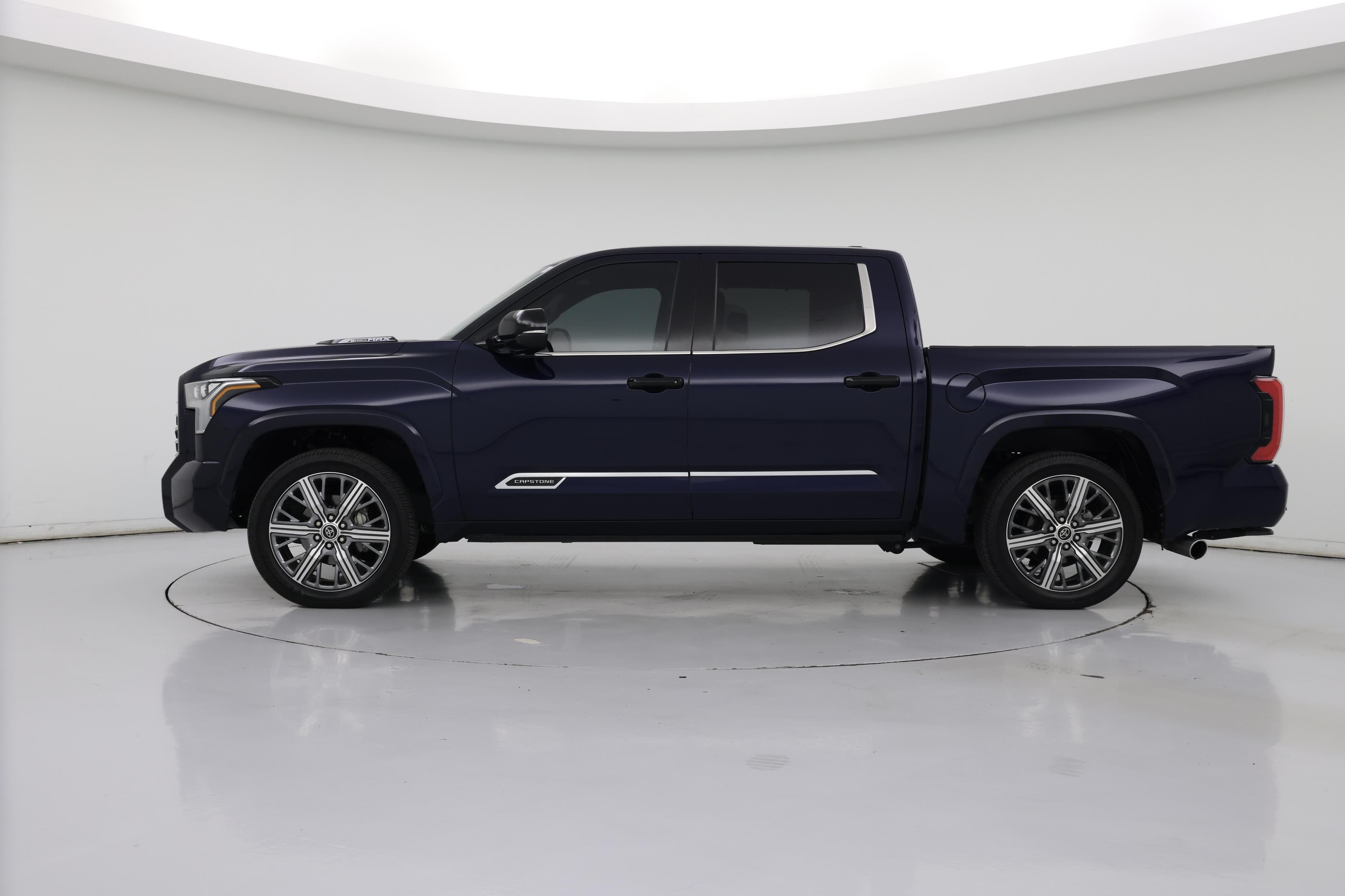 Thumbnail: 2022 Toyota Tundra - 3