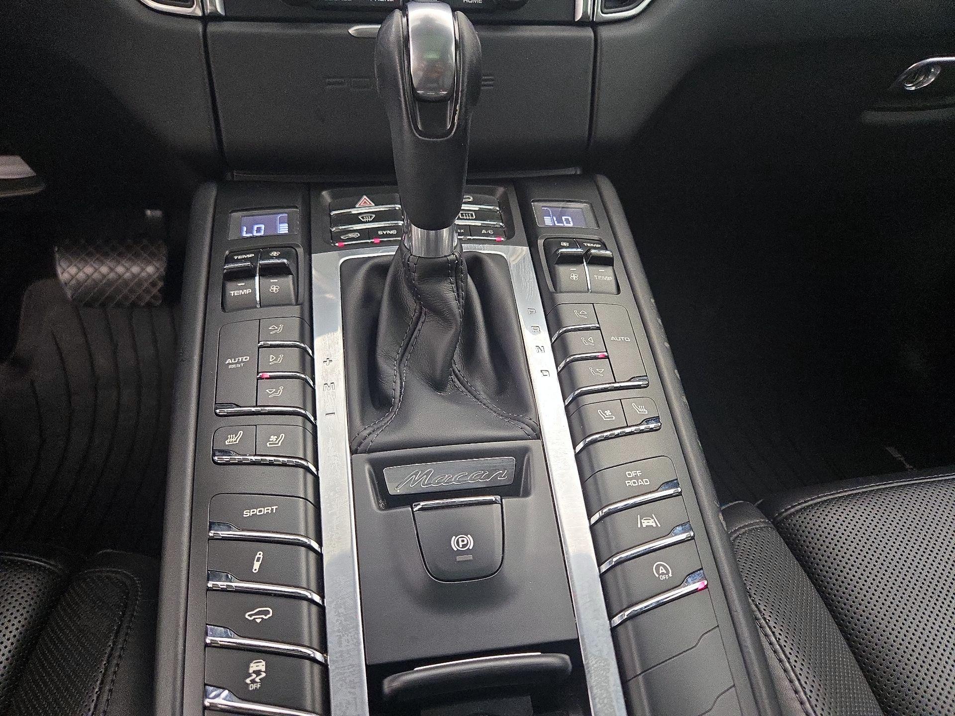 Thumbnail: 2018 Porsche Macan - 18