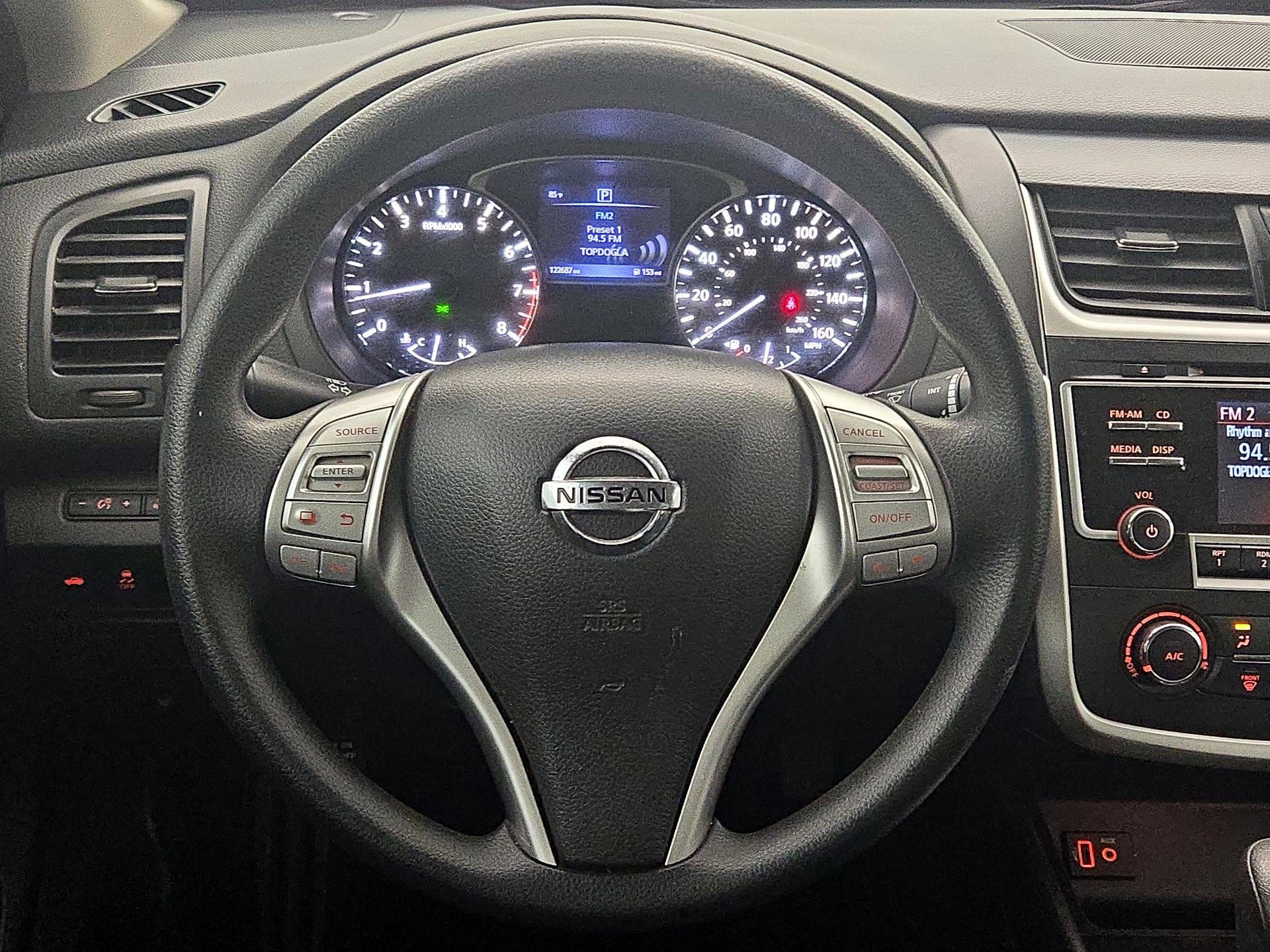 Thumbnail: 2017 Nissan Altima - 10