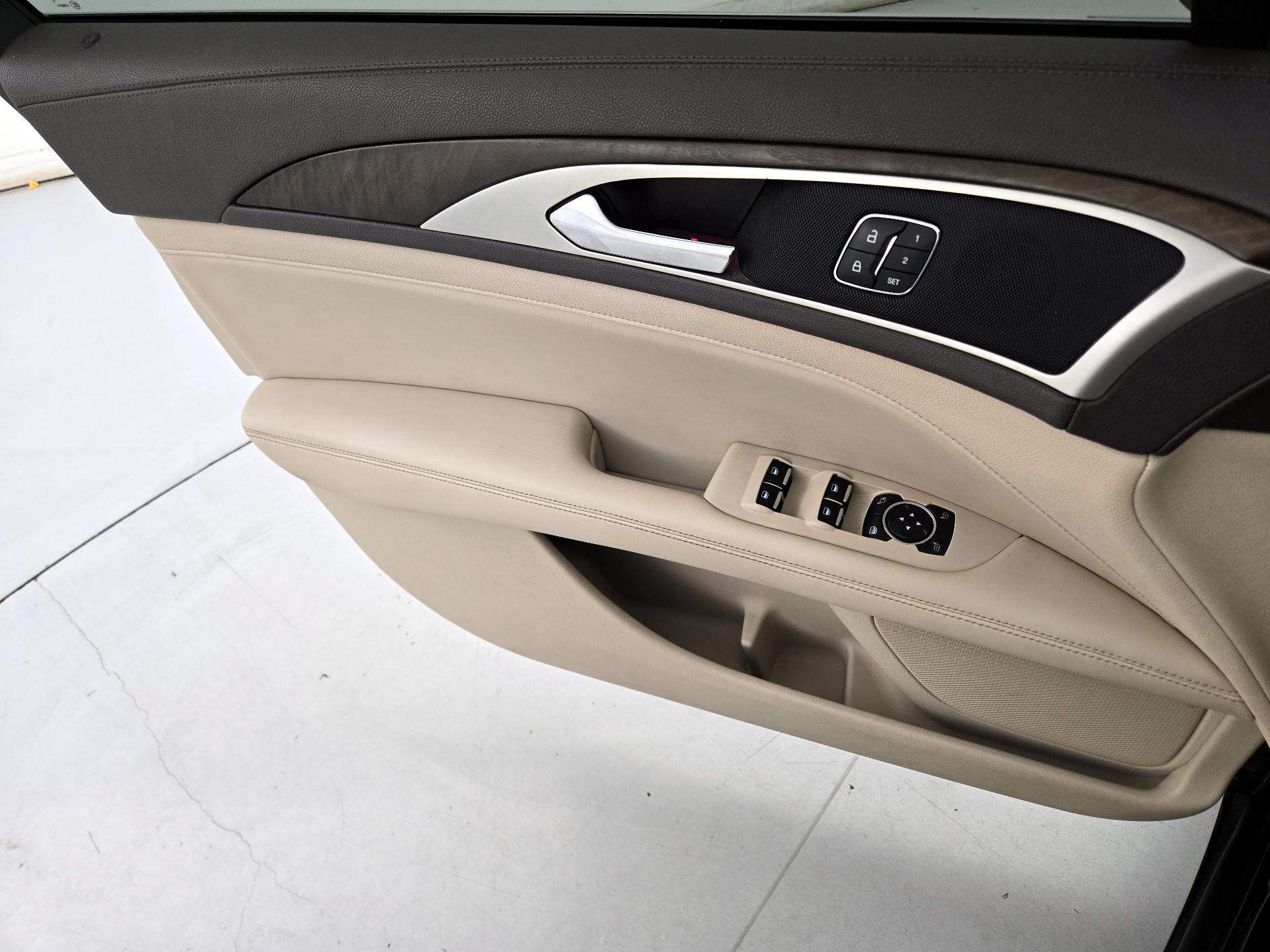 Thumbnail: 2019 Lincoln MKZ - 12
