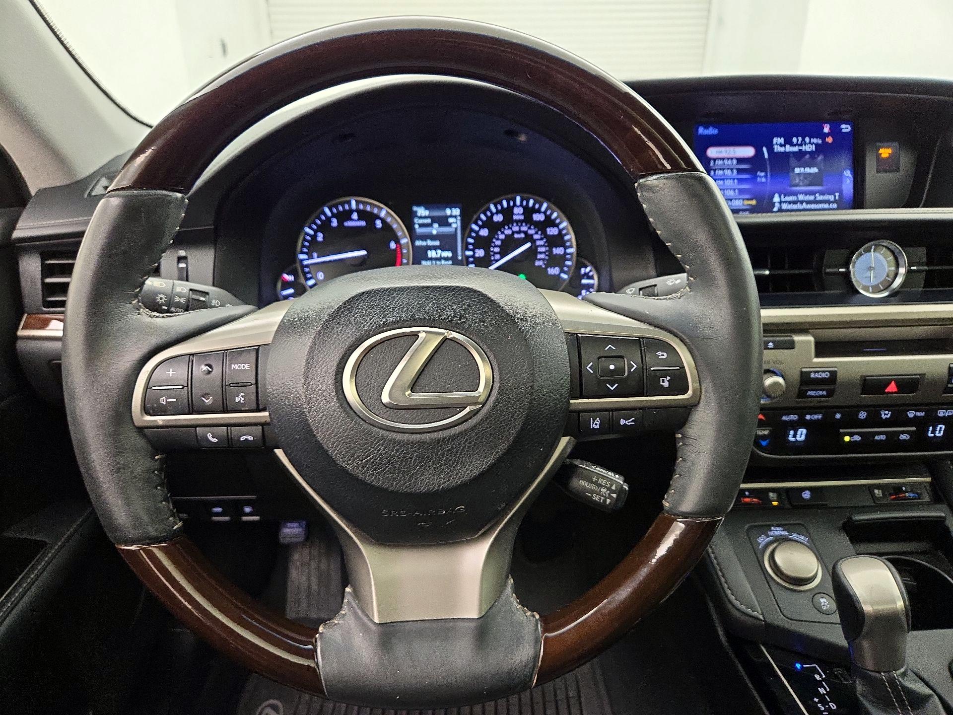 Thumbnail: 2017 Lexus ES - 10