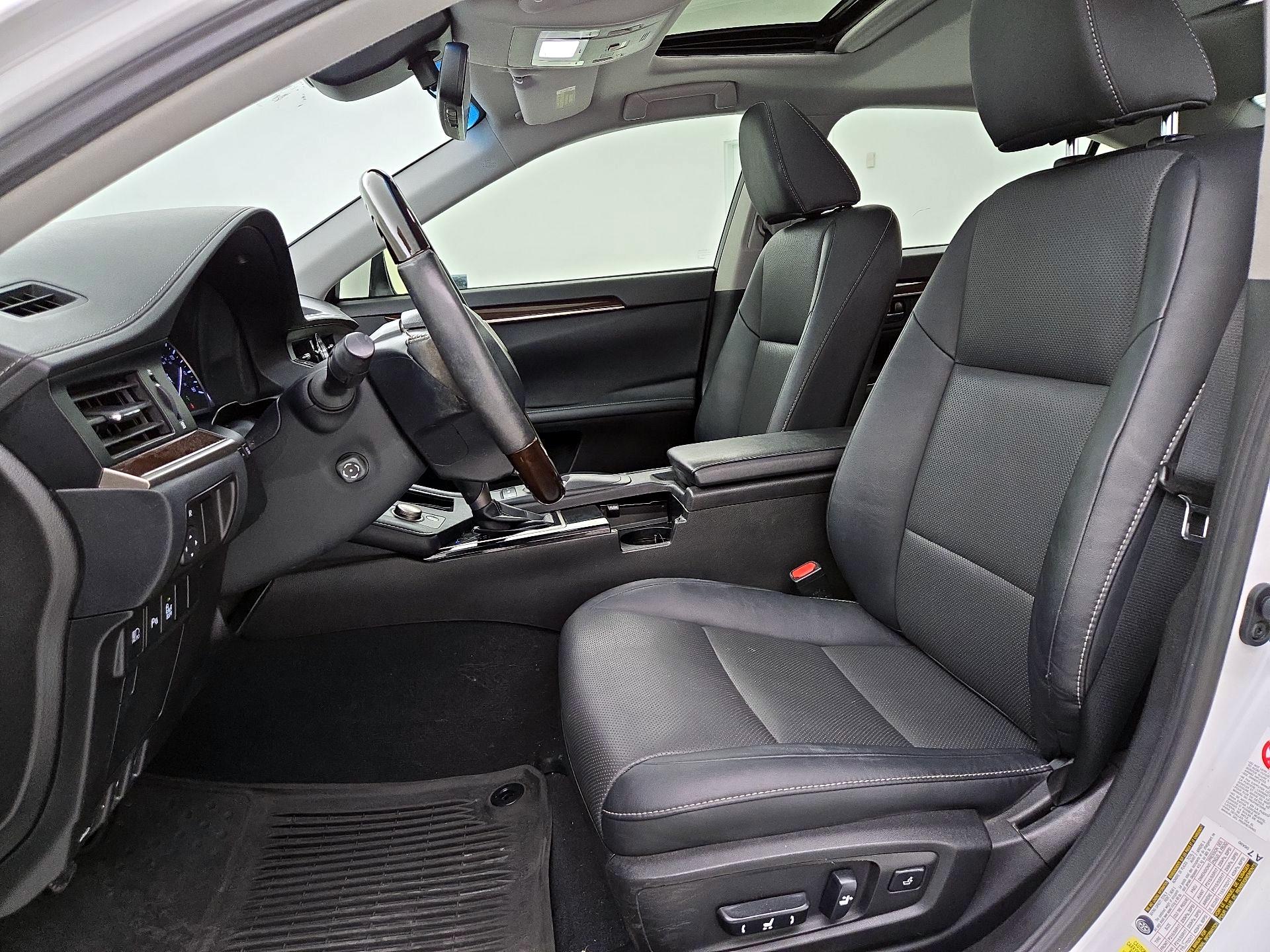 Thumbnail: 2017 Lexus ES - 11