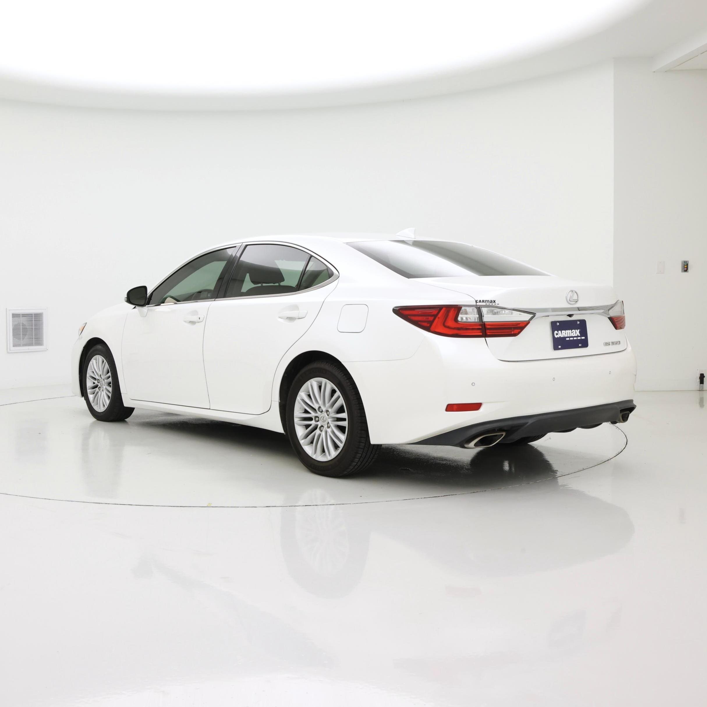 Thumbnail: 2017 Lexus ES - 2