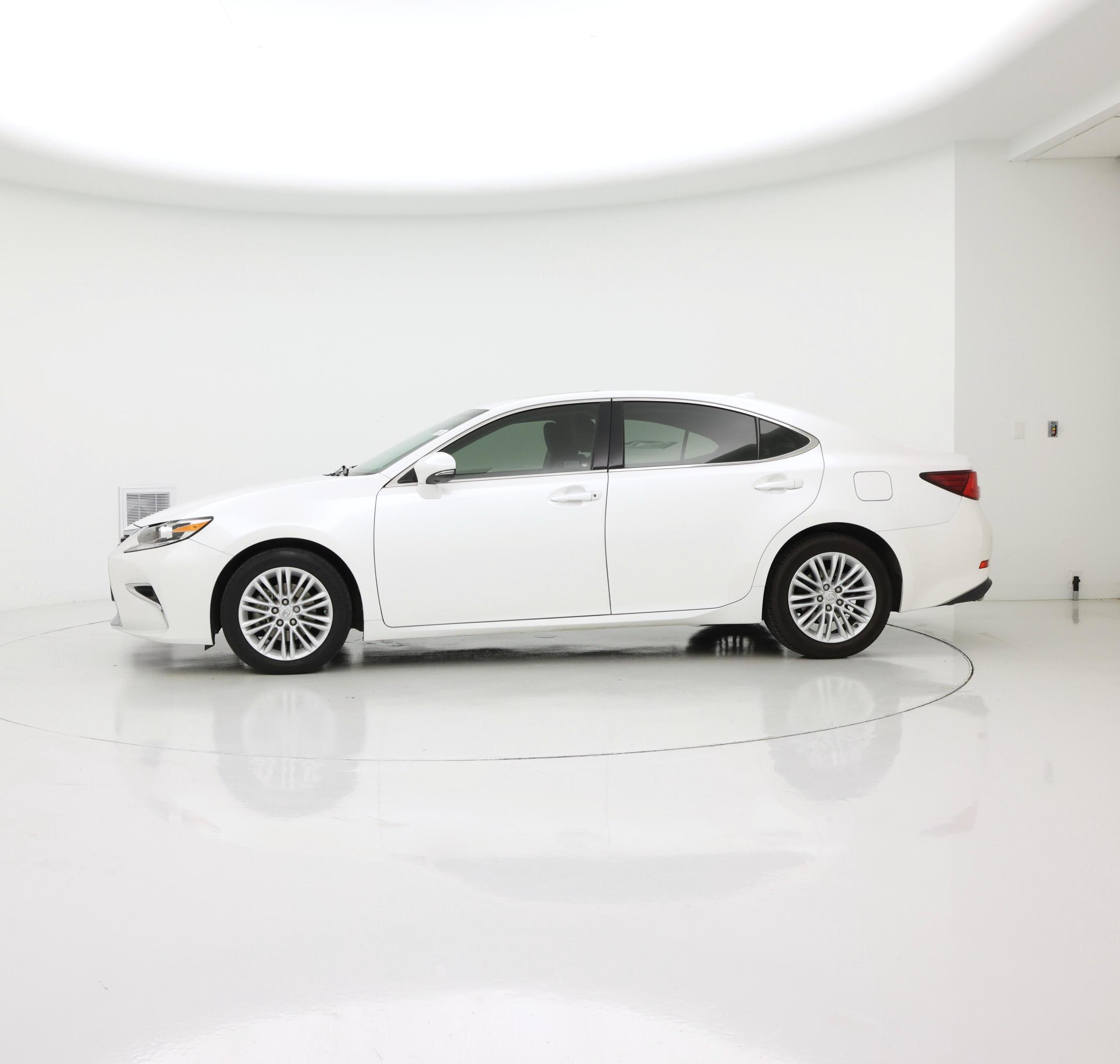 Thumbnail: 2017 Lexus ES - 3