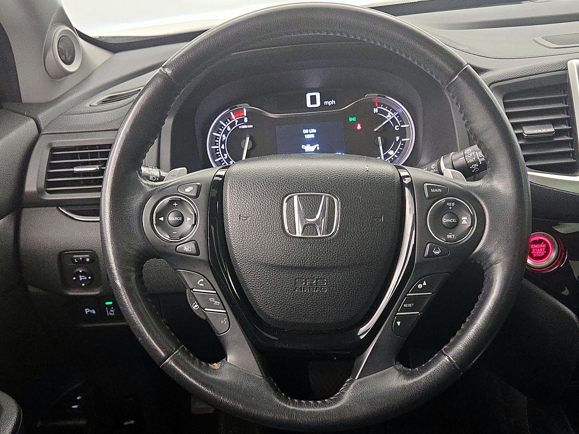 Thumbnail: 2017 Honda Pilot - 10