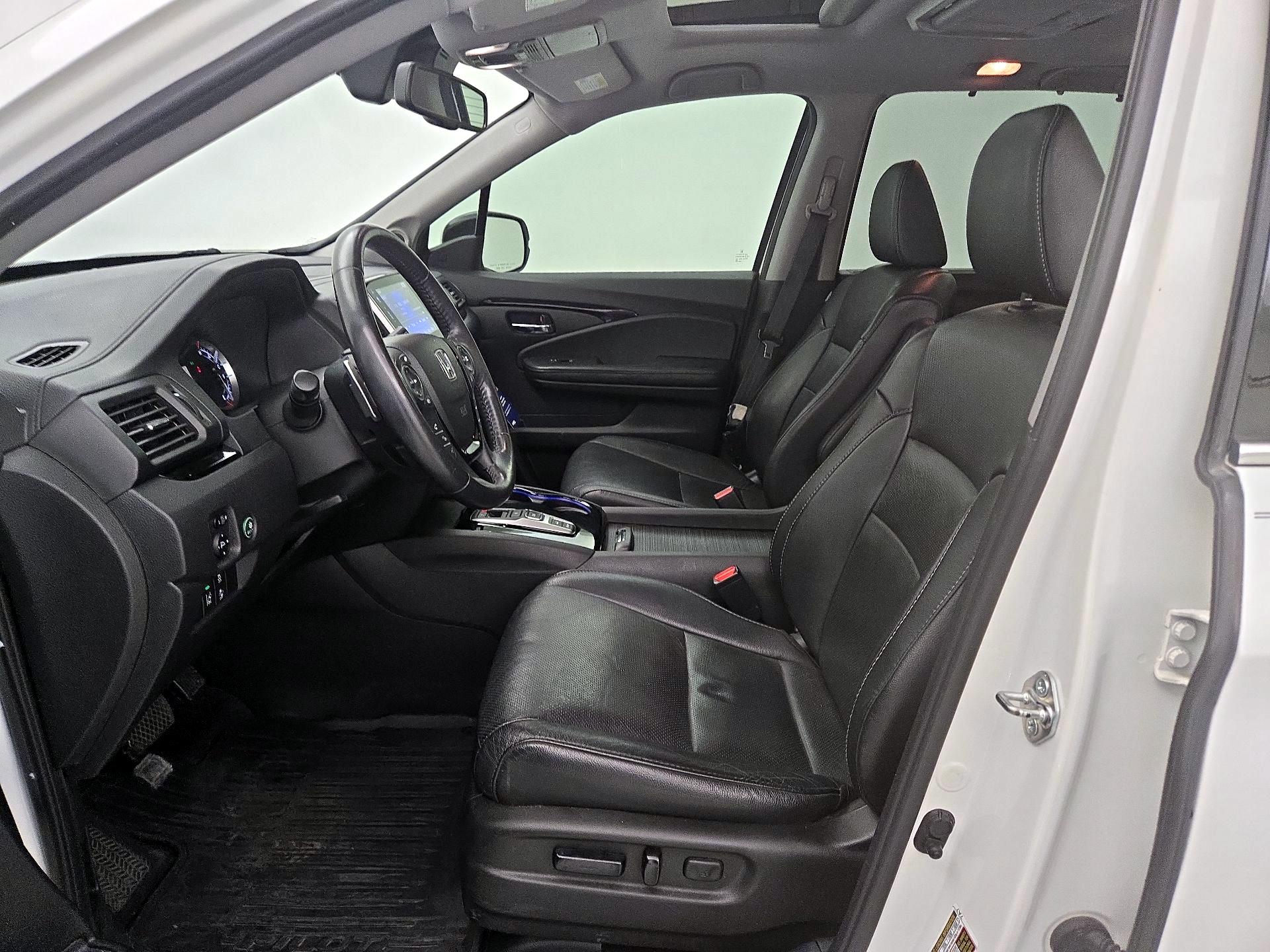 Thumbnail: 2017 Honda Pilot - 11