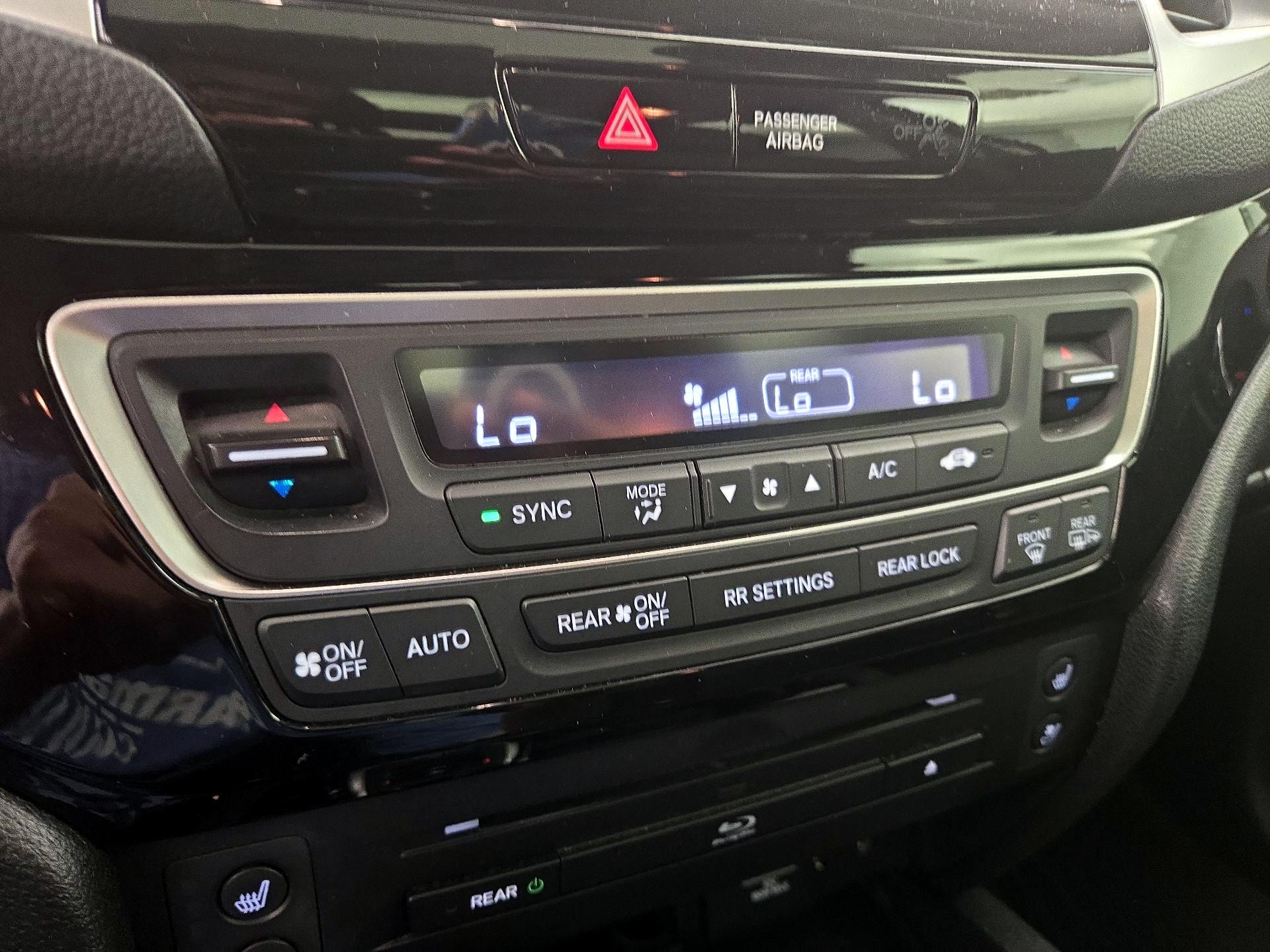 Thumbnail: 2017 Honda Pilot - 16