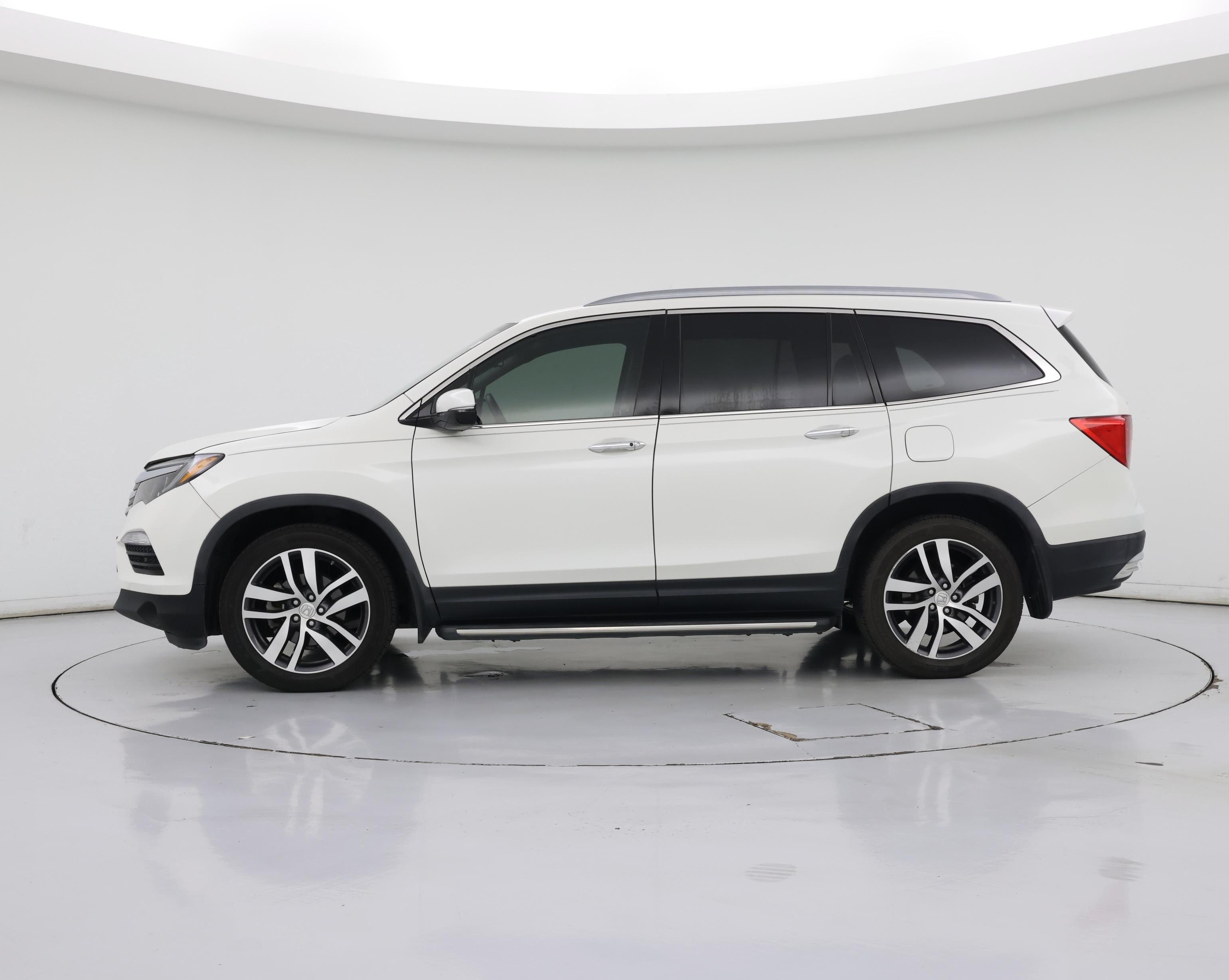 Thumbnail: 2017 Honda Pilot - 3