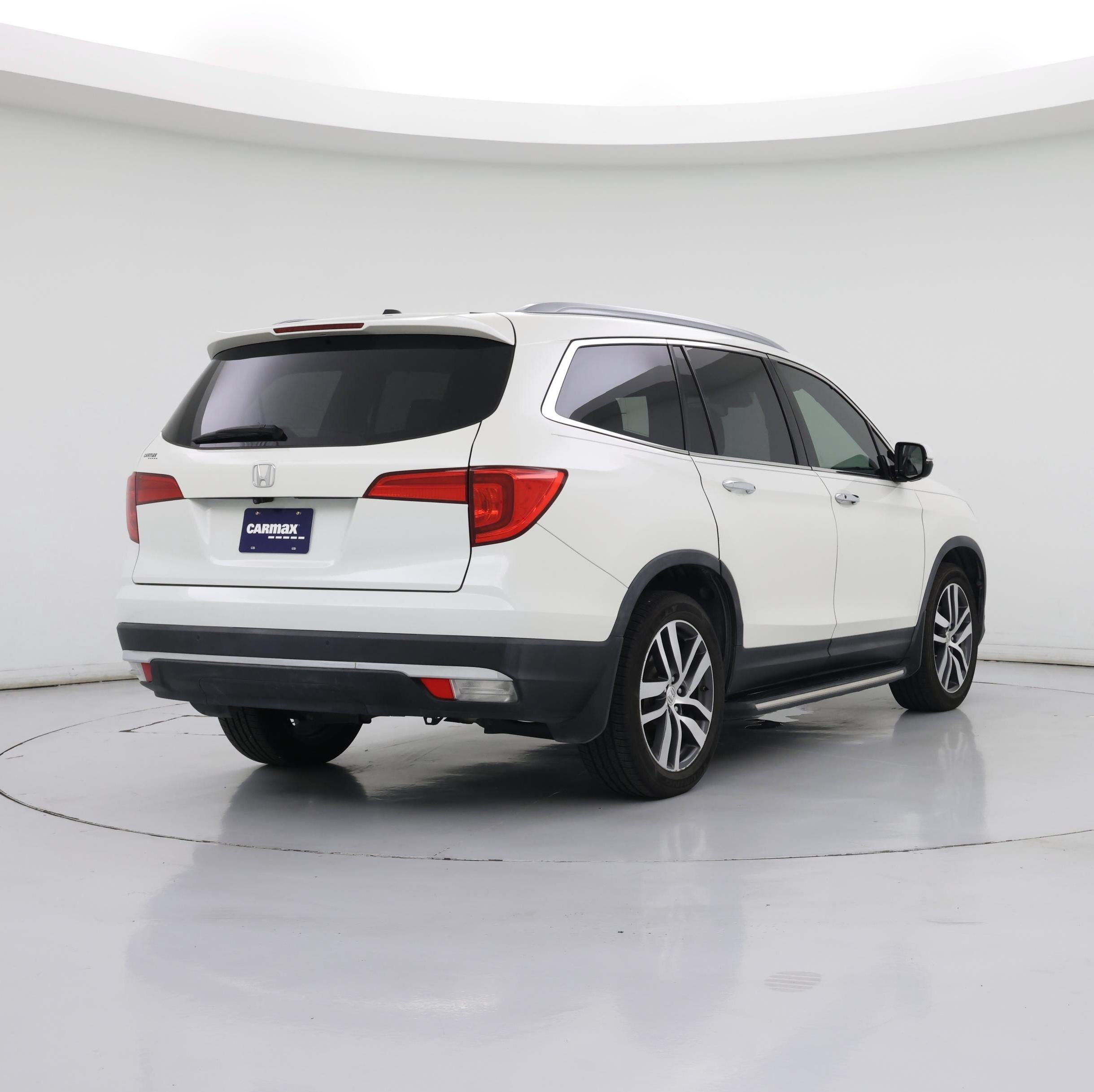 Thumbnail: 2017 Honda Pilot - 8