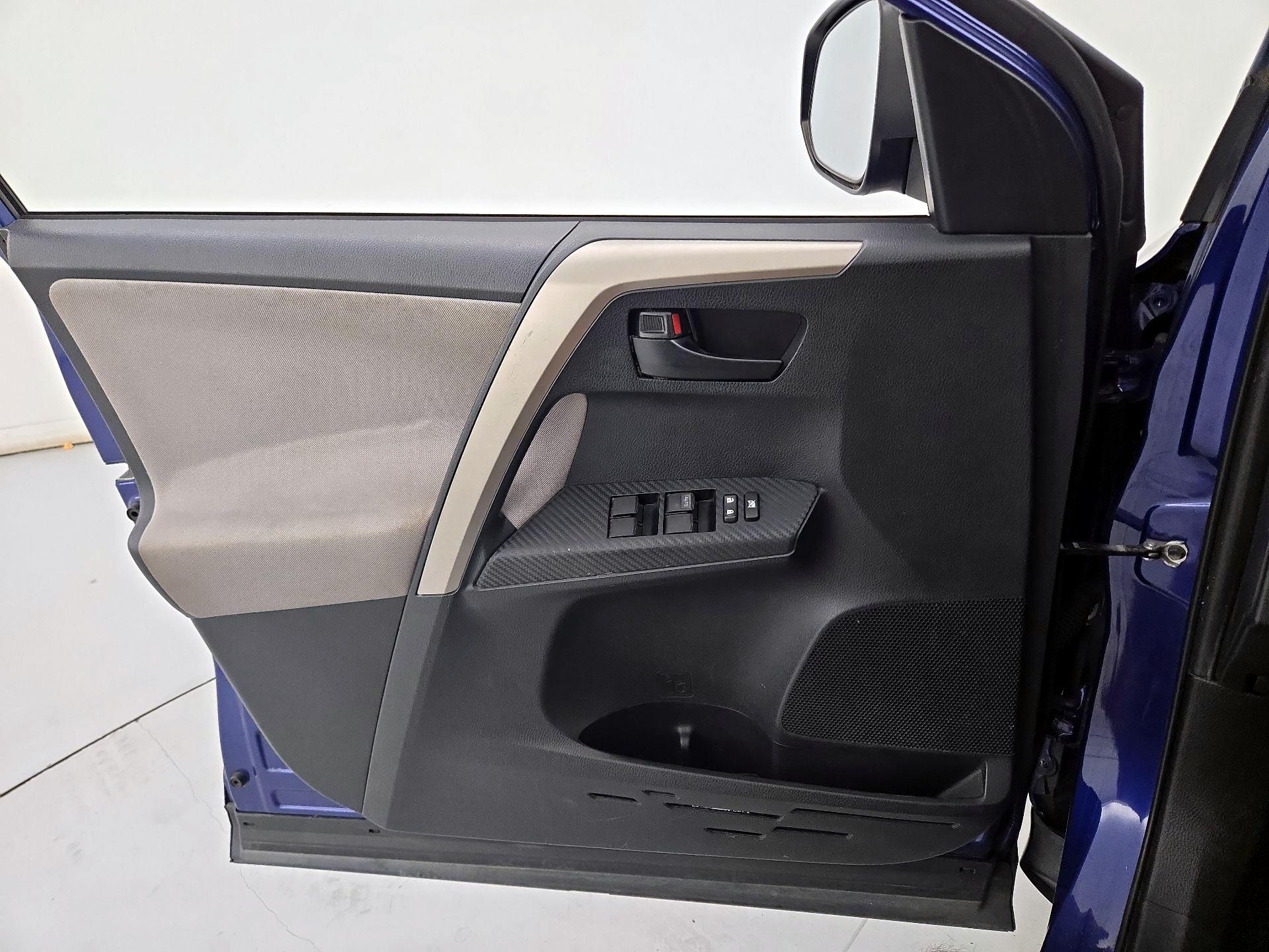 Thumbnail: 2014 Toyota RAV4 - 12