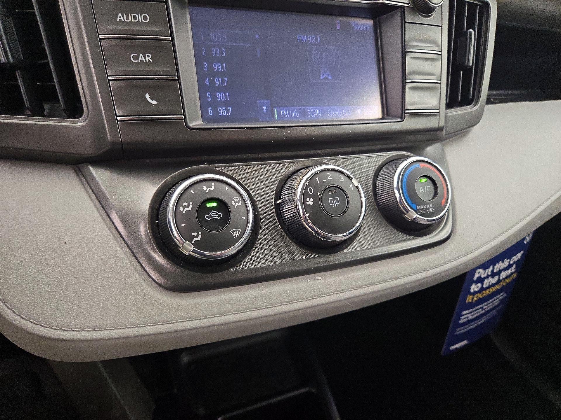 Thumbnail: 2014 Toyota RAV4 - 16