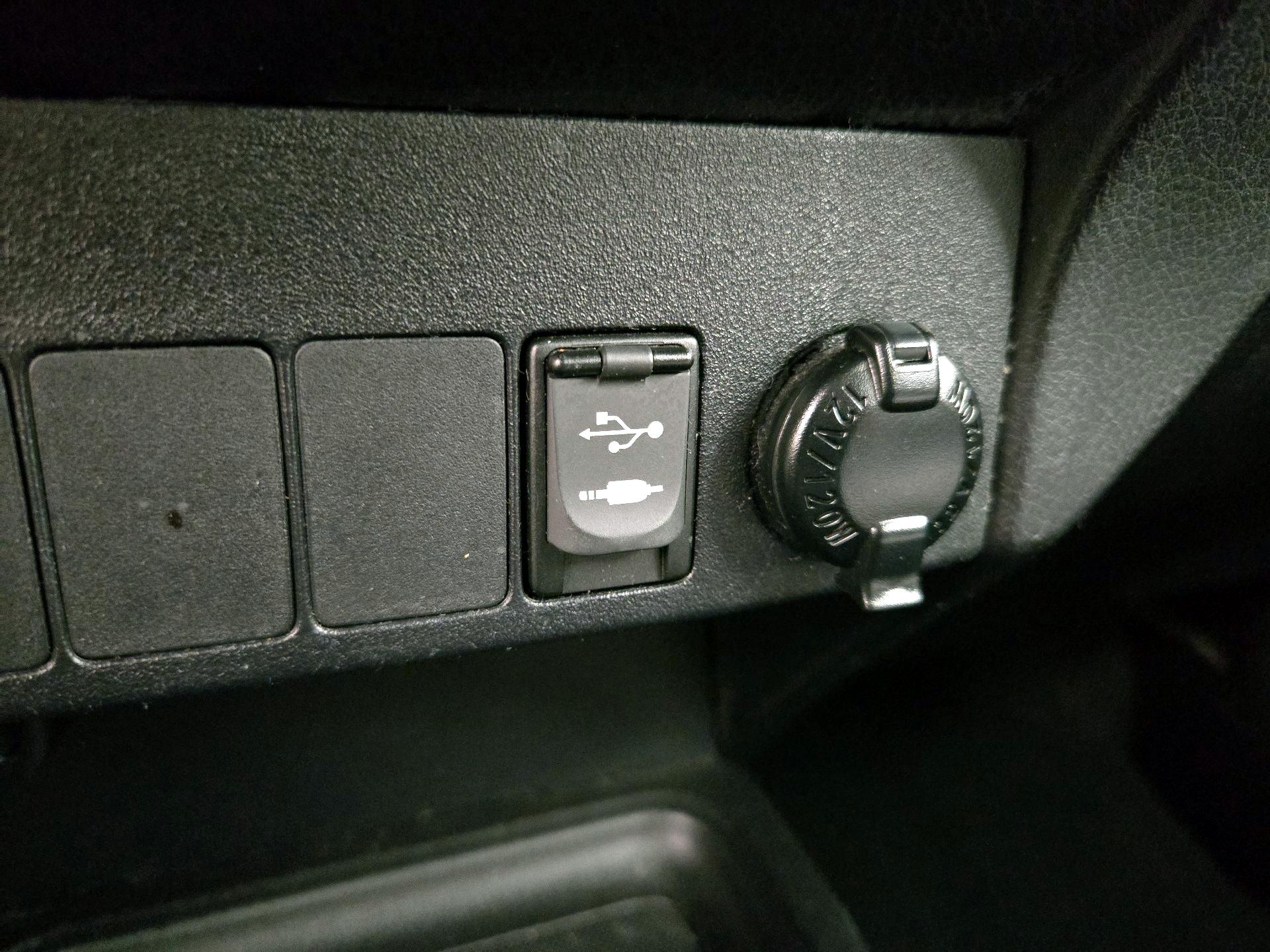 Thumbnail: 2014 Toyota RAV4 - 18
