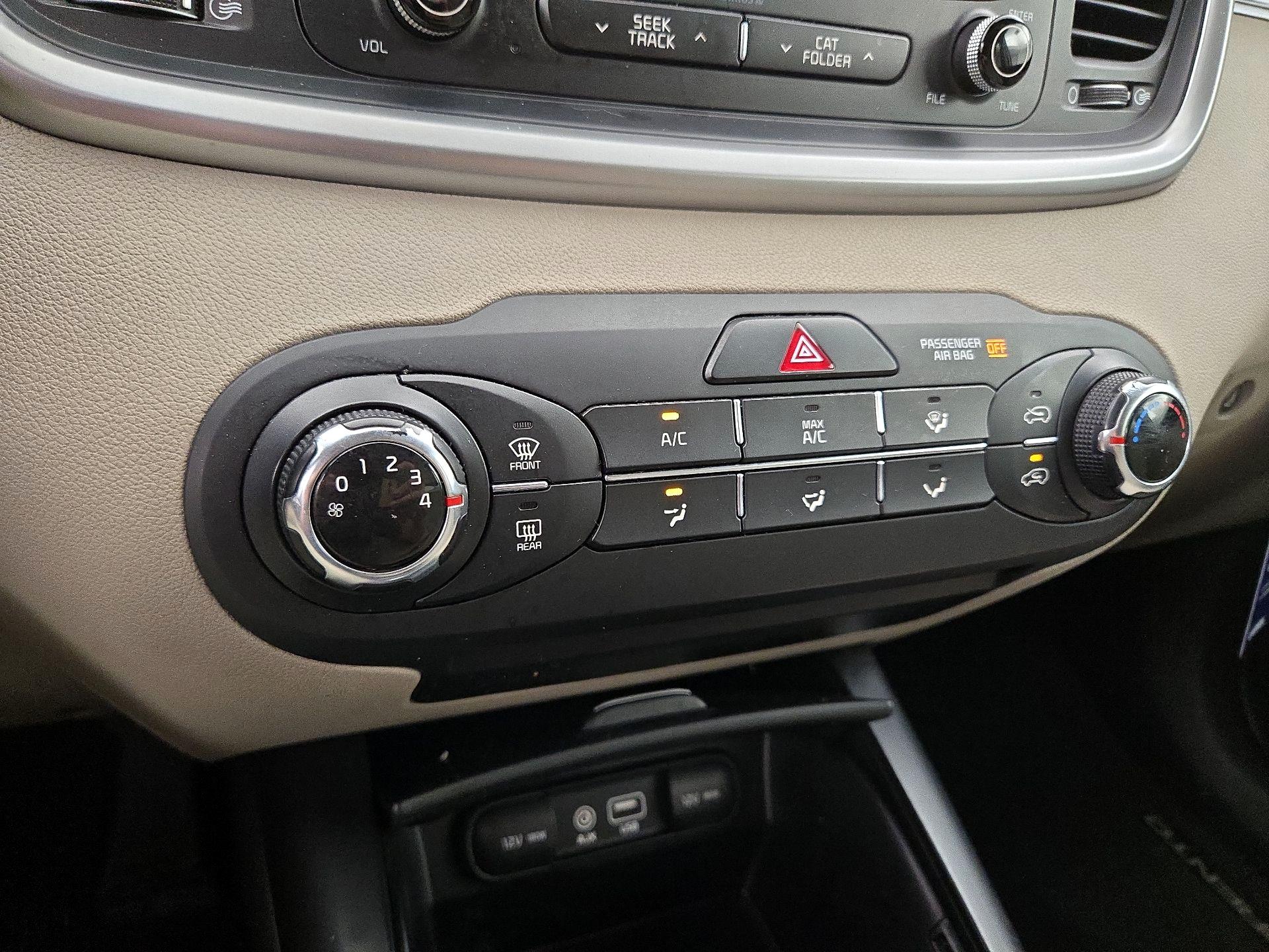 Thumbnail: 2017 Kia Sorento - 16