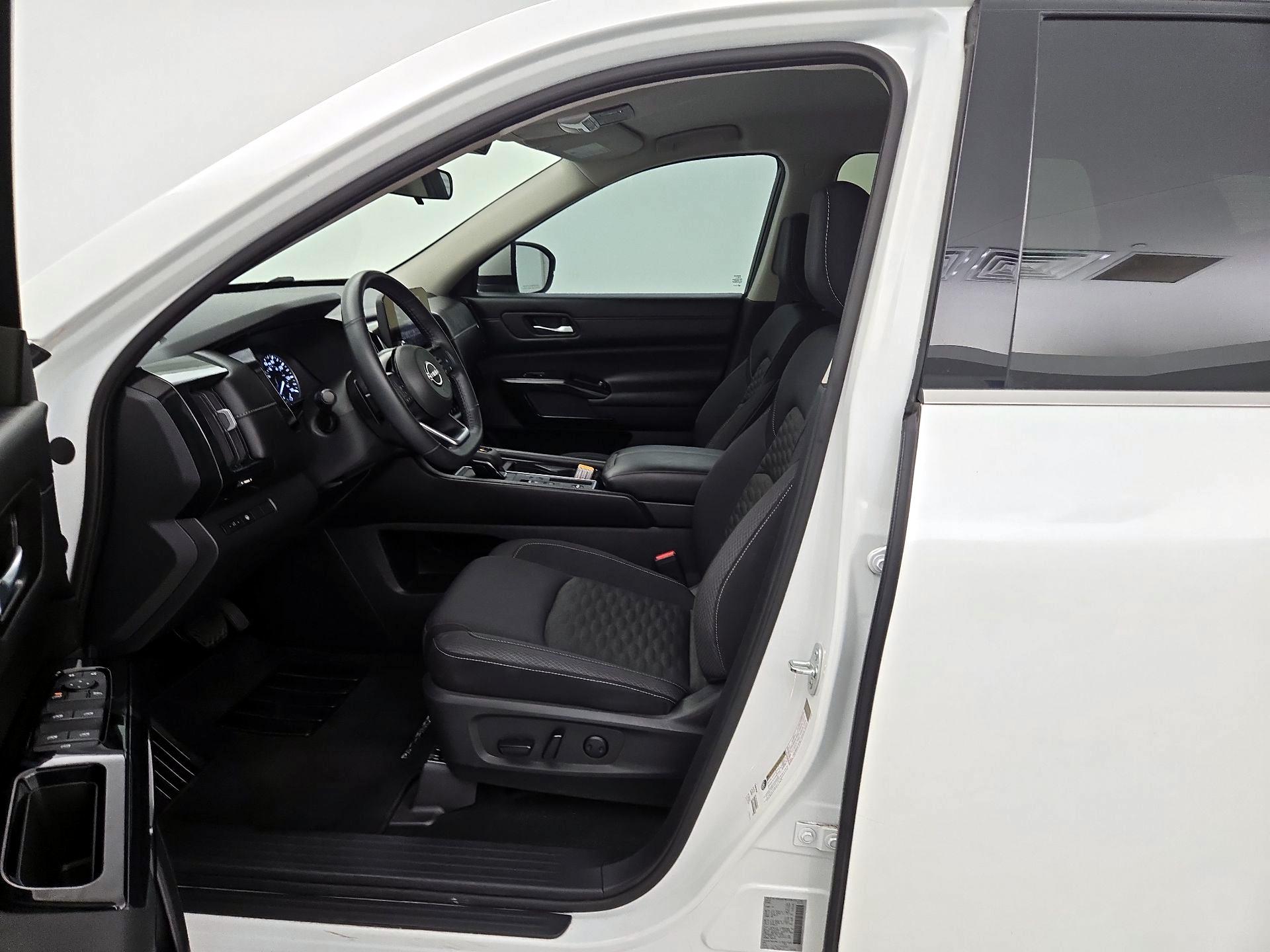 Thumbnail: 2022 Nissan Pathfinder - 11