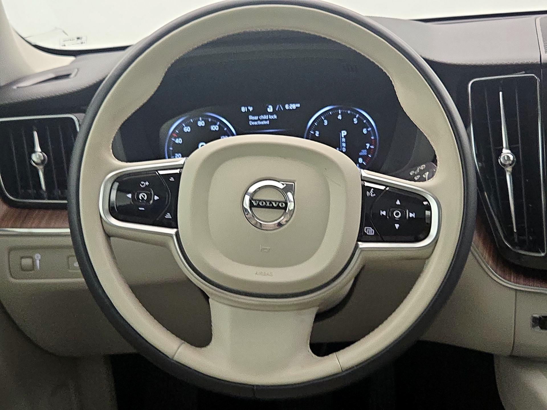Thumbnail: 2020 Volvo XC60 - 10