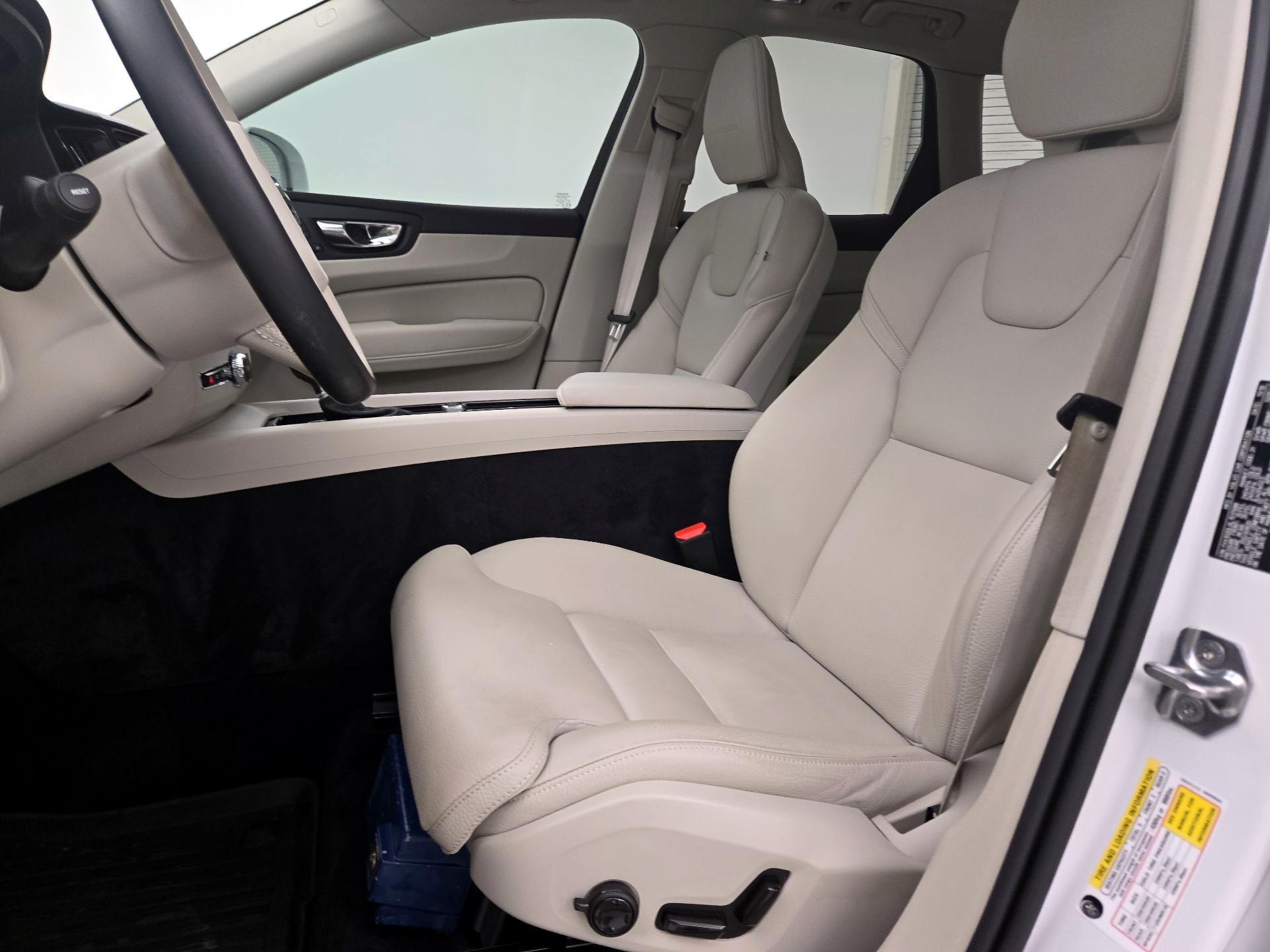 Thumbnail: 2020 Volvo XC60 - 11