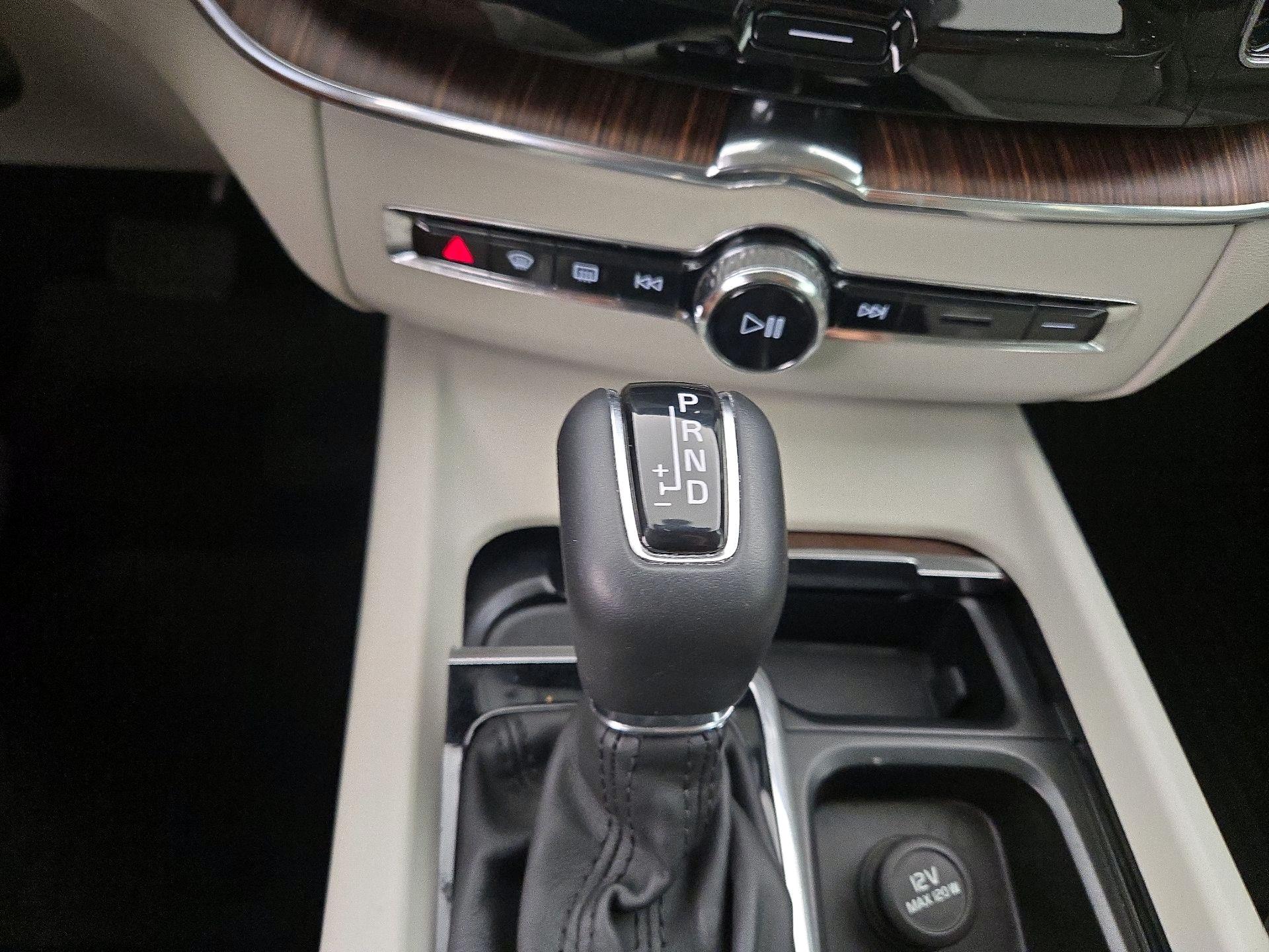 Thumbnail: 2020 Volvo XC60 - 17