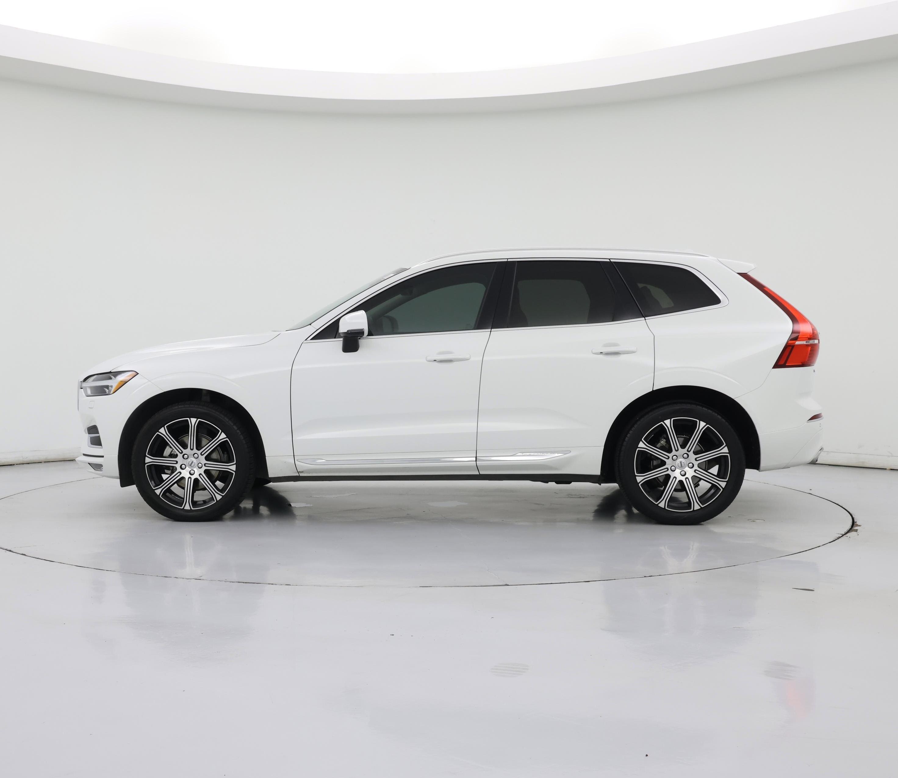 Thumbnail: 2020 Volvo XC60 - 3