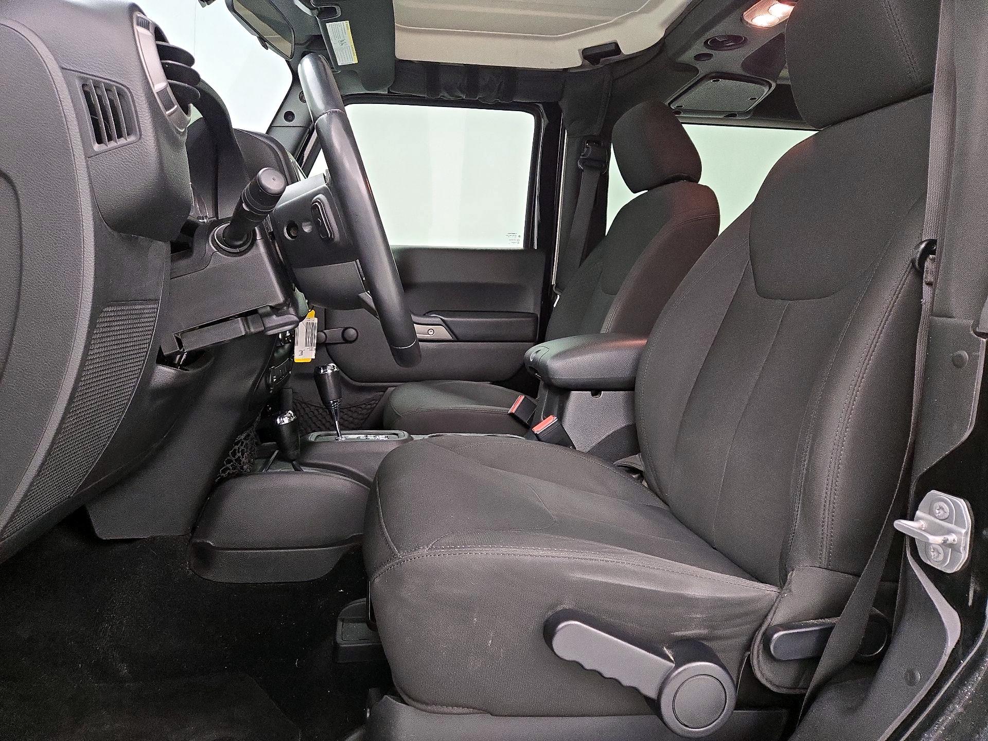 Thumbnail: 2016 Jeep Wrangler - 11