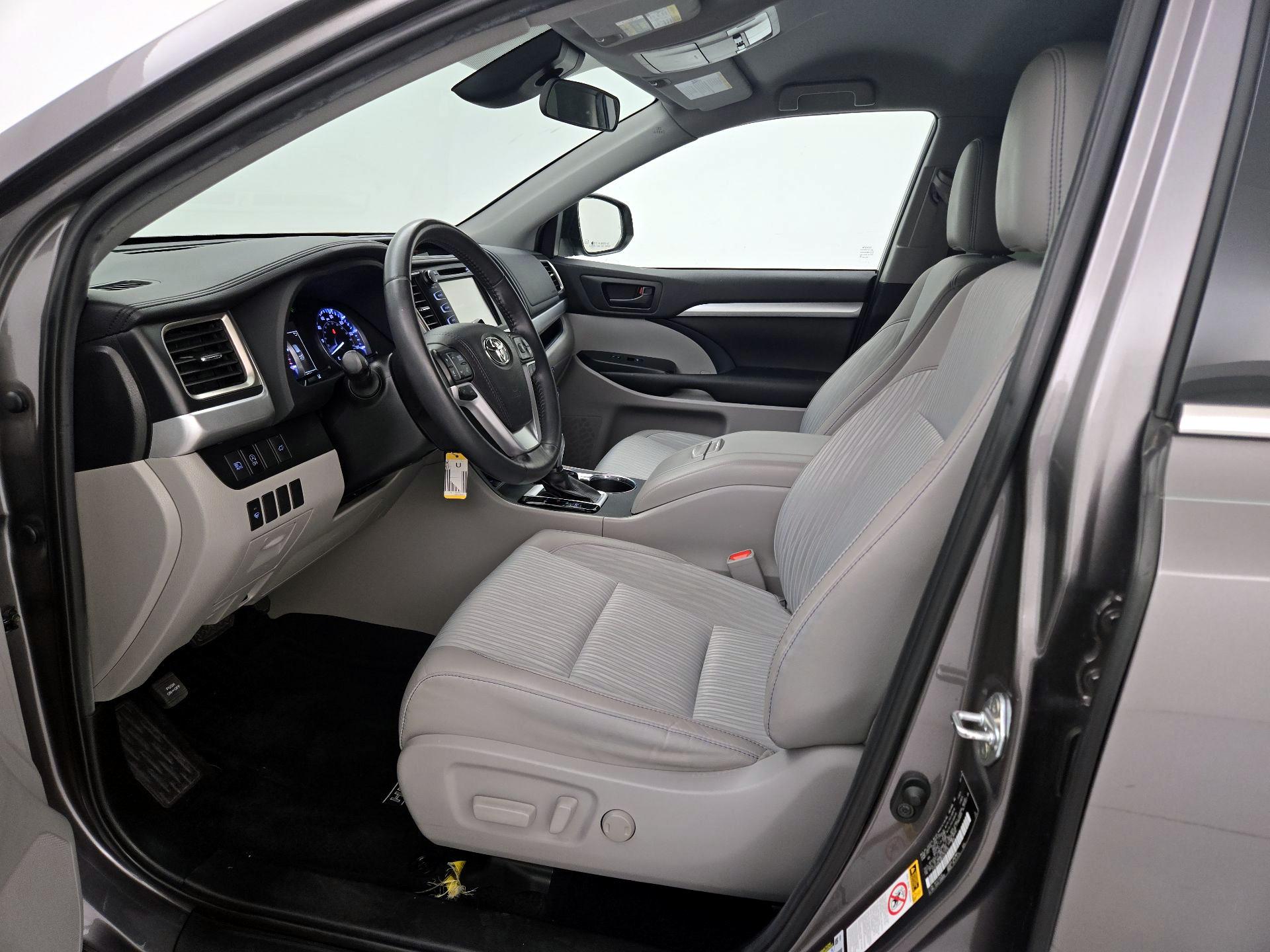 Thumbnail: 2019 Toyota Highlander - 11