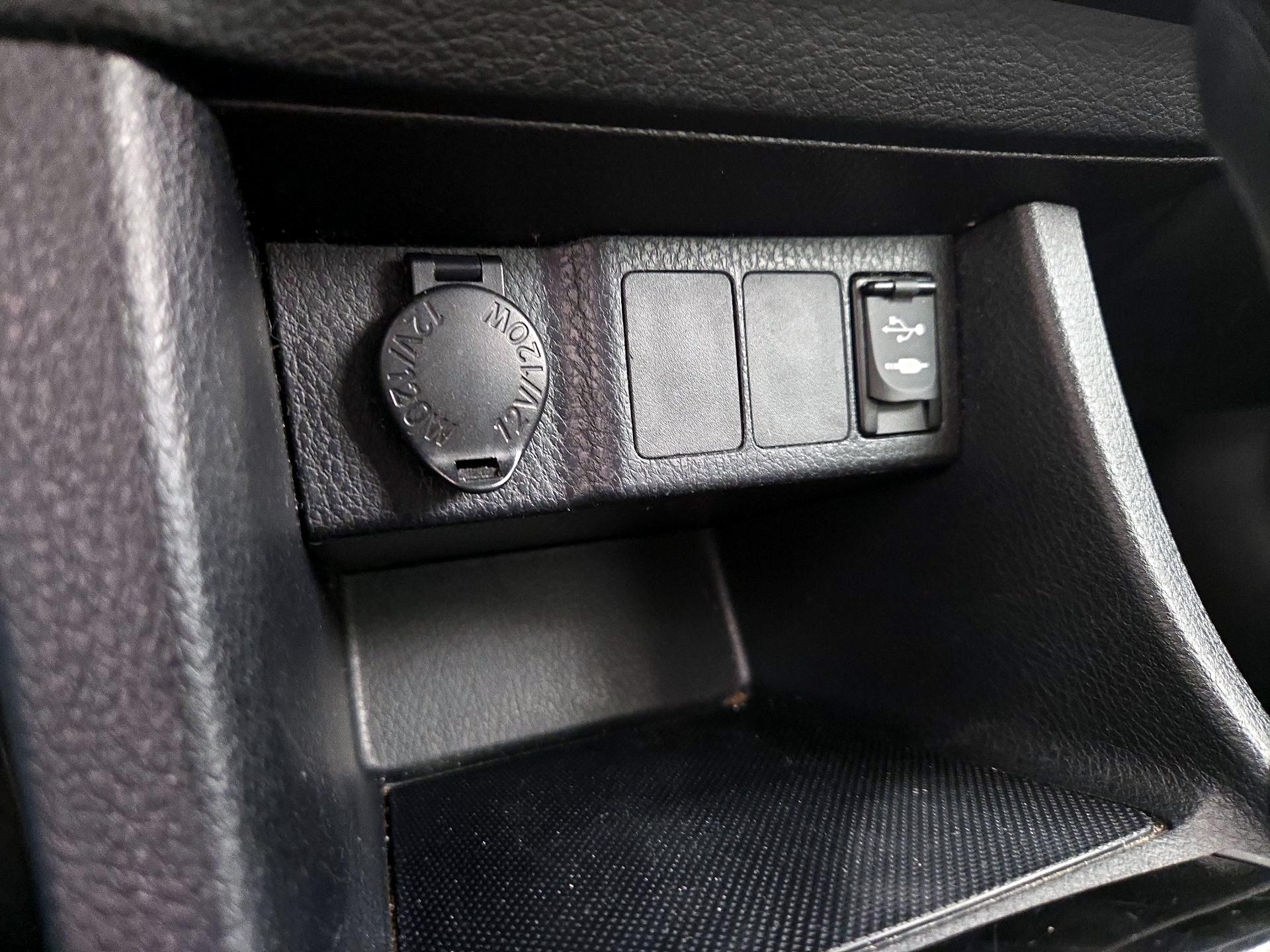 Thumbnail: 2015 Toyota Corolla - 18