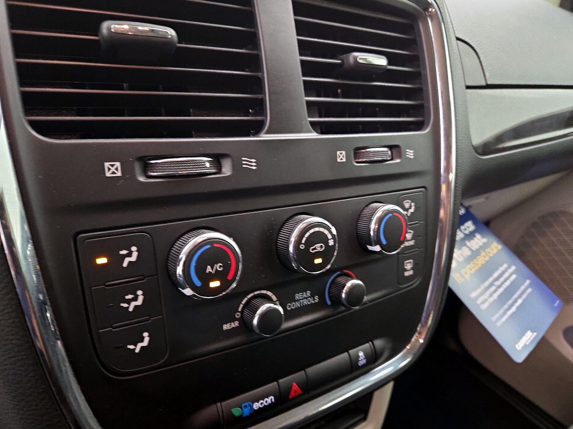 Thumbnail: 2019 Dodge Grand Caravan - 16