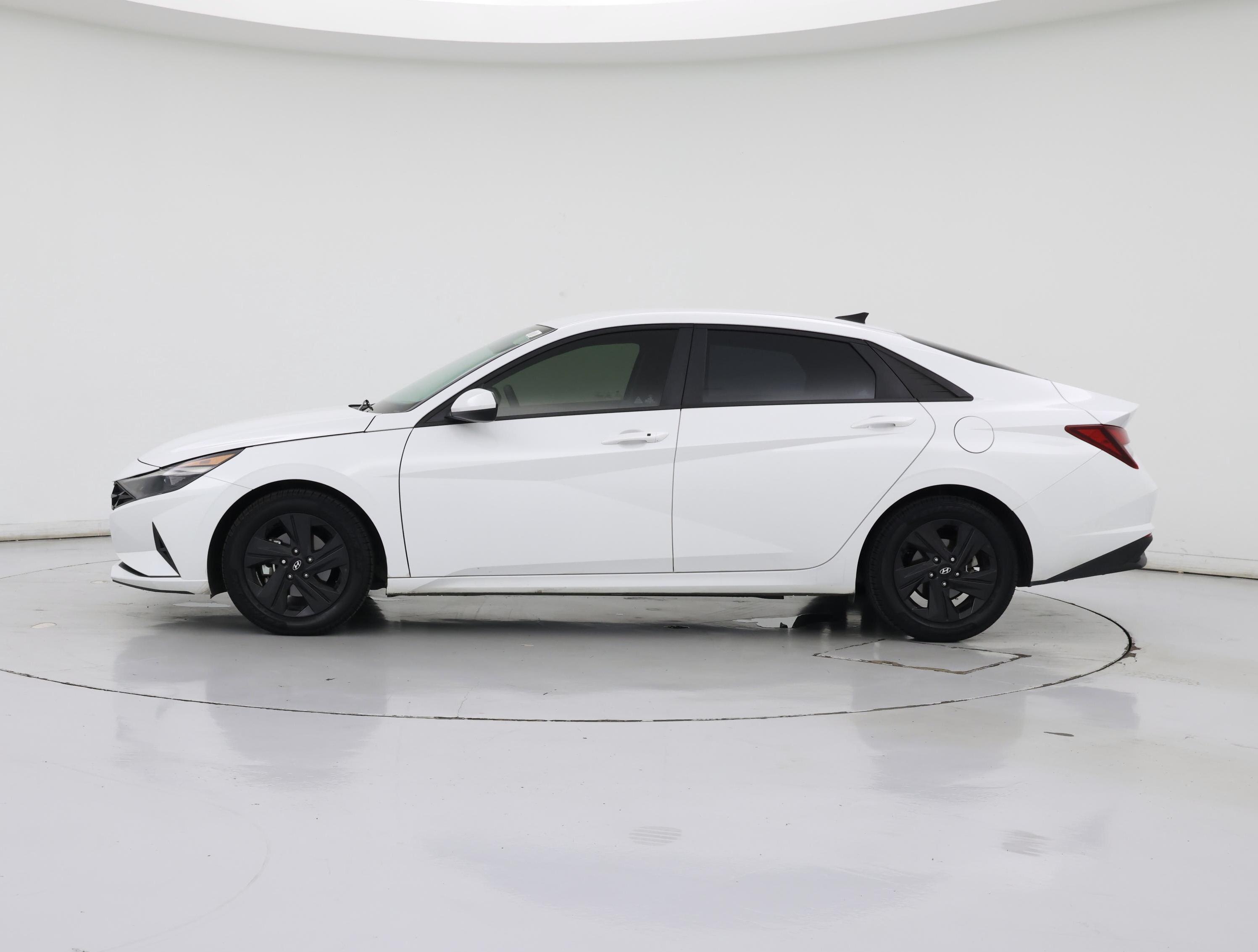 Thumbnail: 2022 Hyundai Elantra - 3