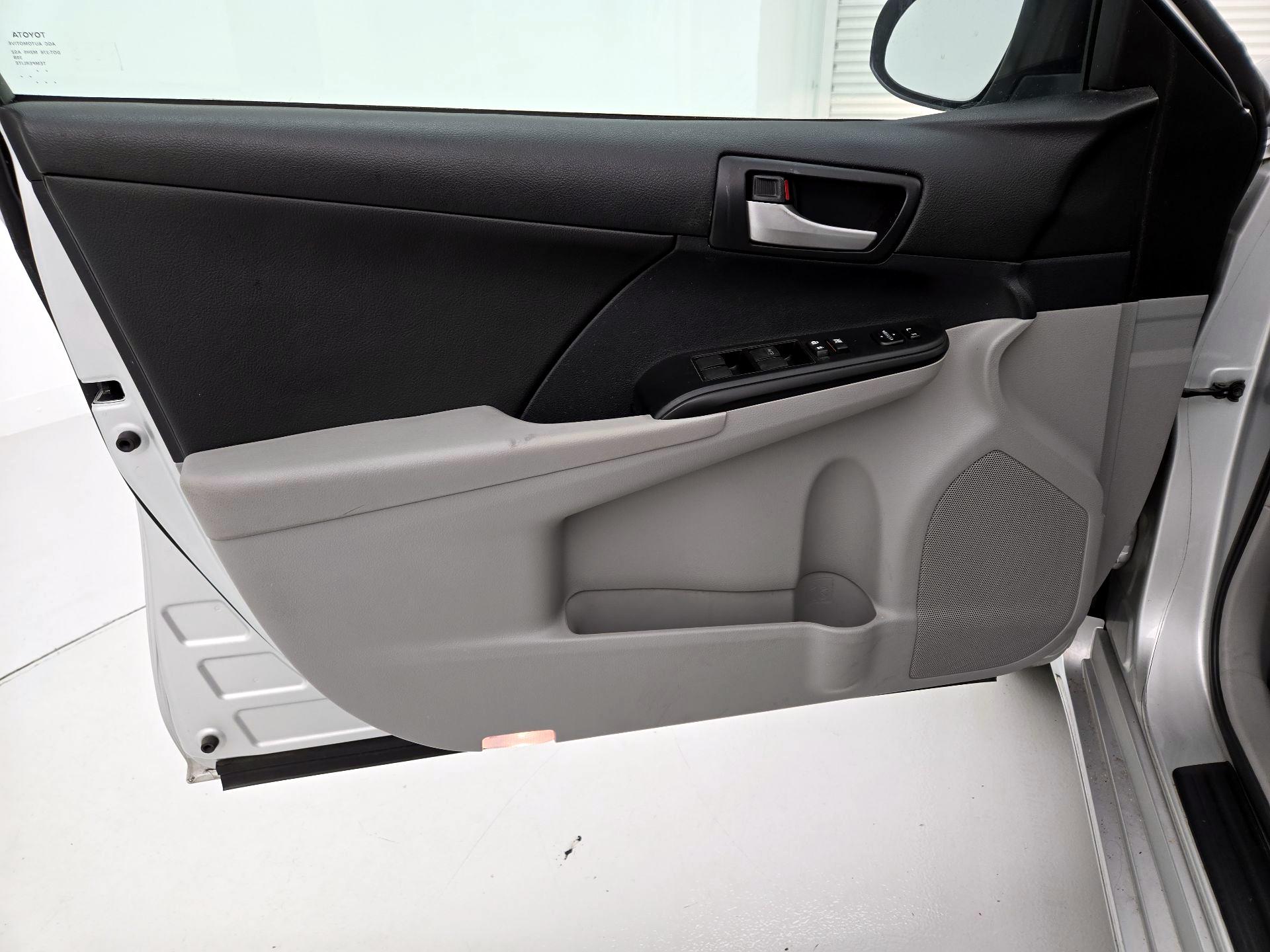 Thumbnail: 2014 Toyota Camry - 12