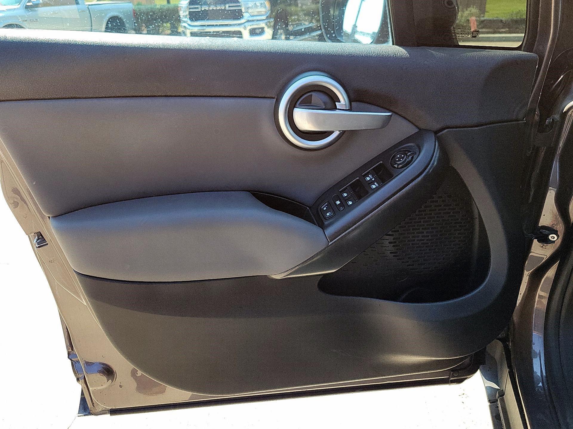 Thumbnail: 2017 Fiat 500X - 10