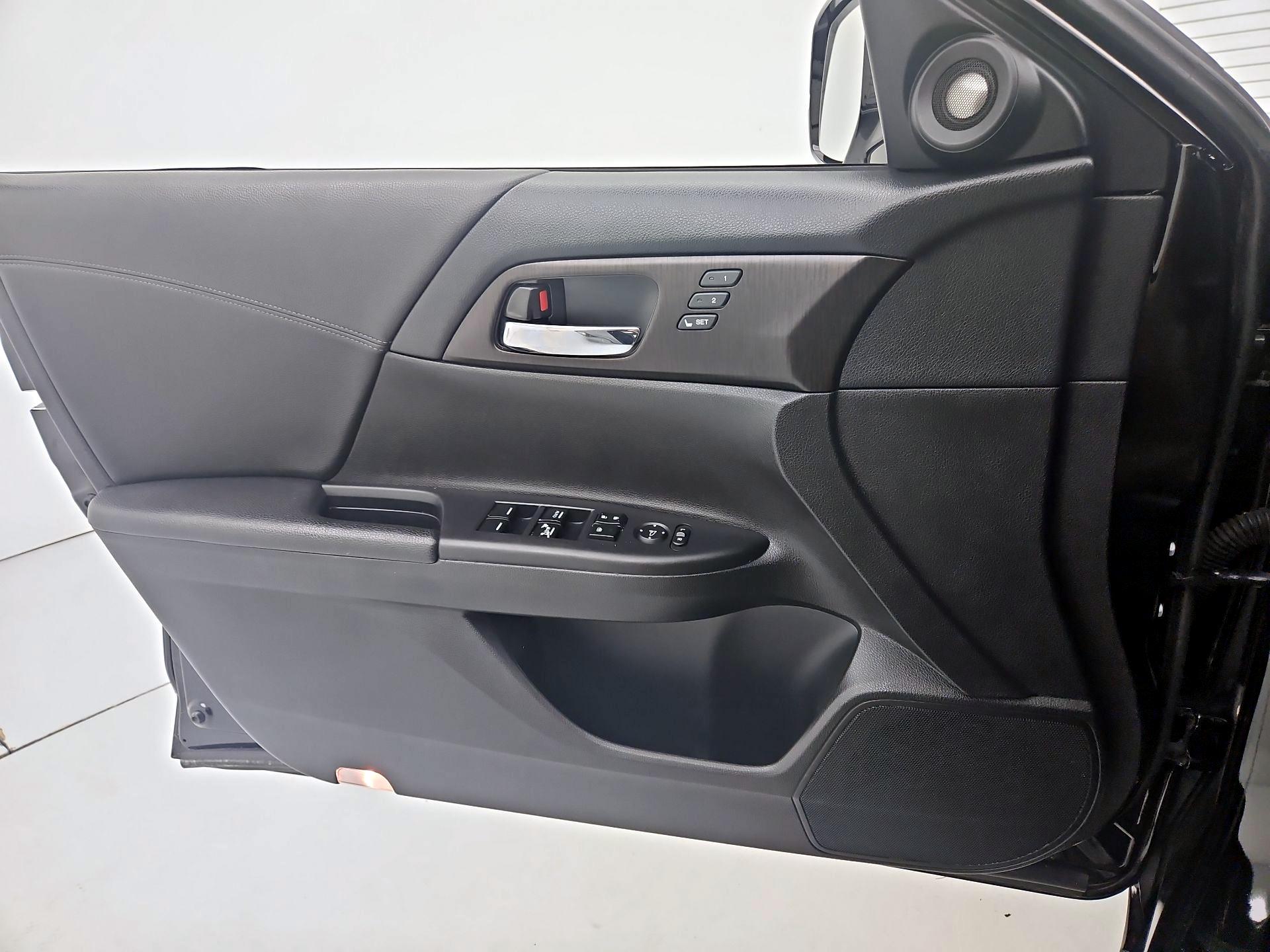 Thumbnail: 2013 Honda Accord - 12