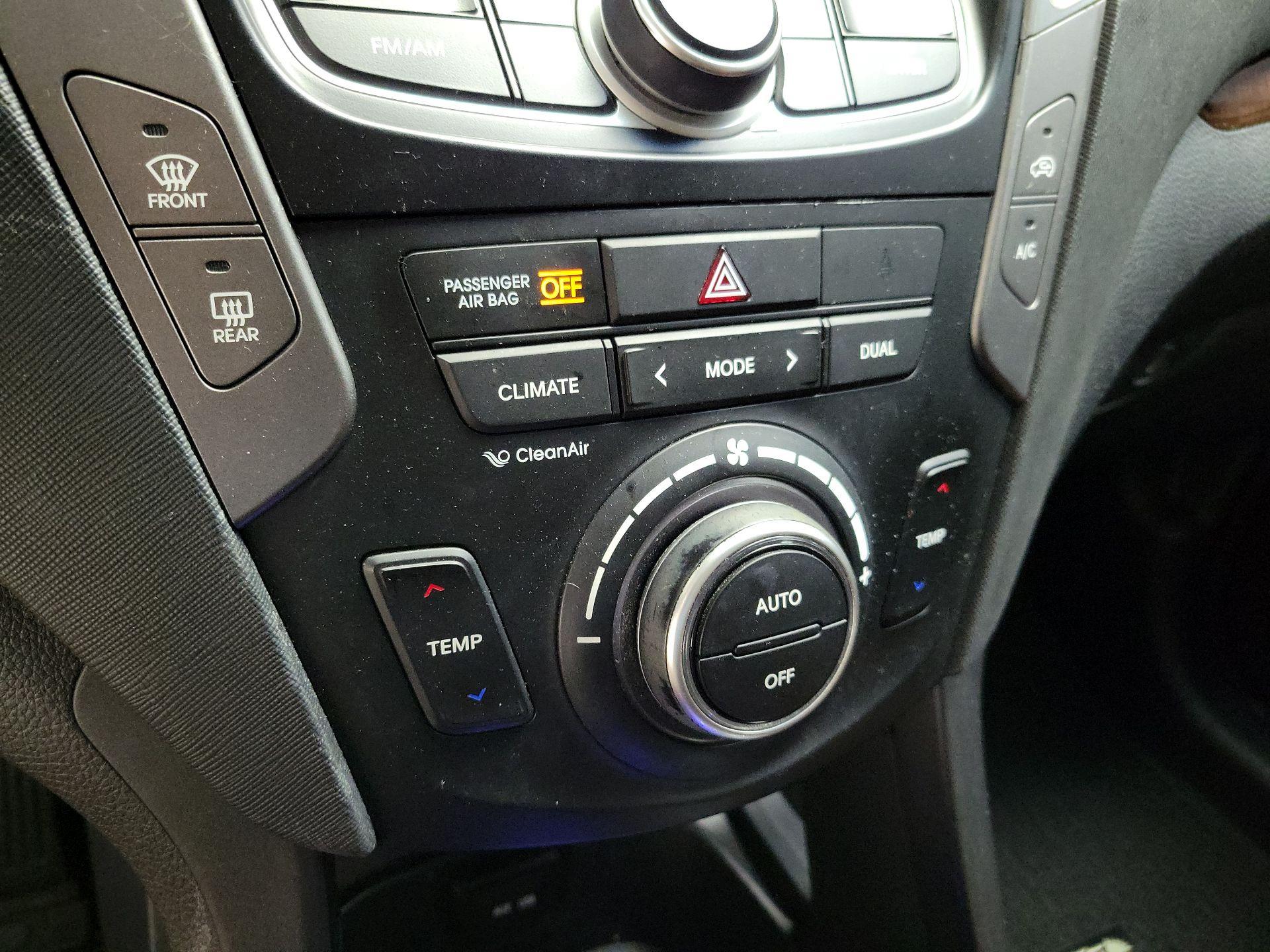 Thumbnail: 2015 Hyundai Santa Fe - 17