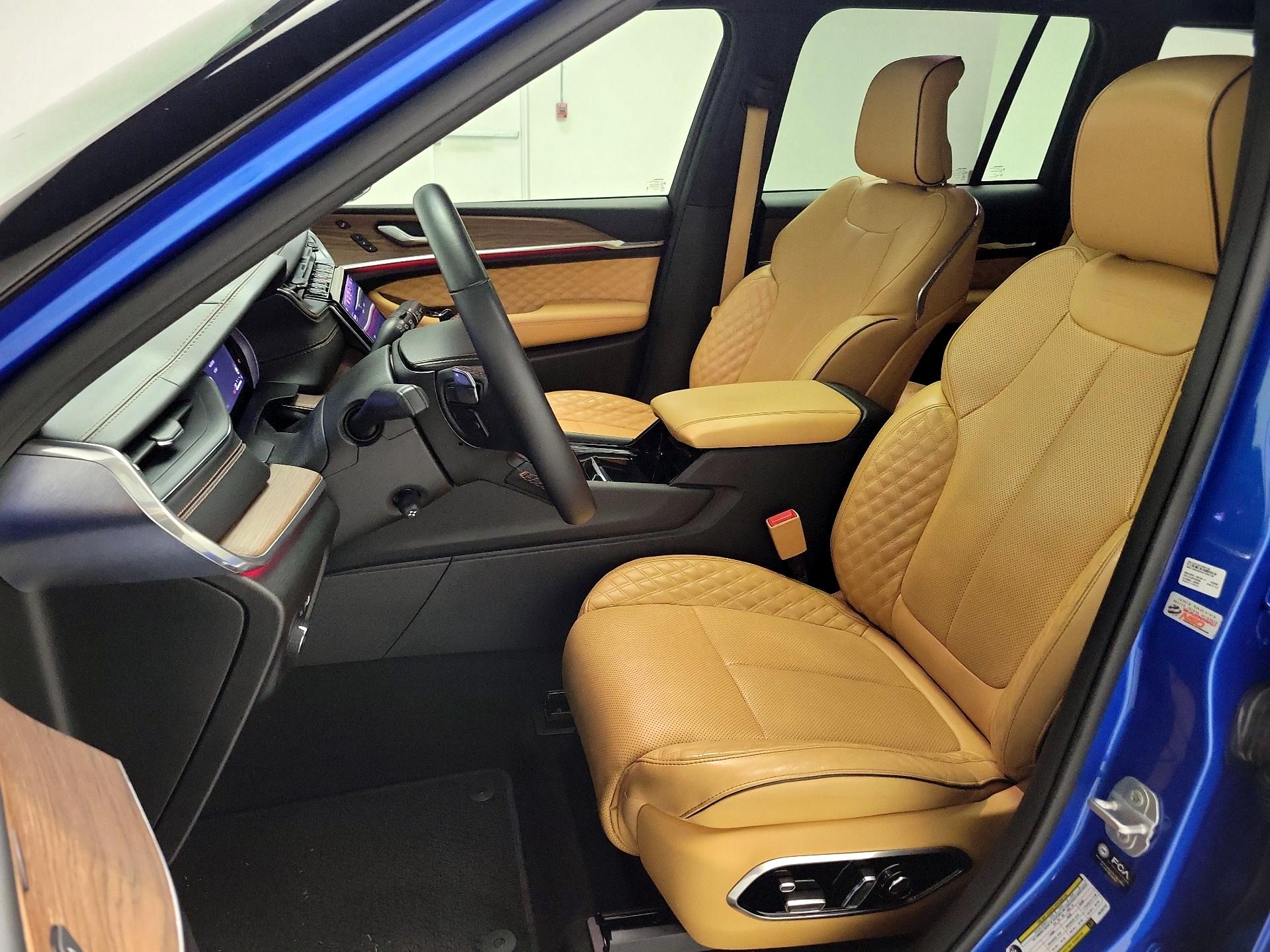 Thumbnail: 2023 Jeep Grand Cherokee - 11