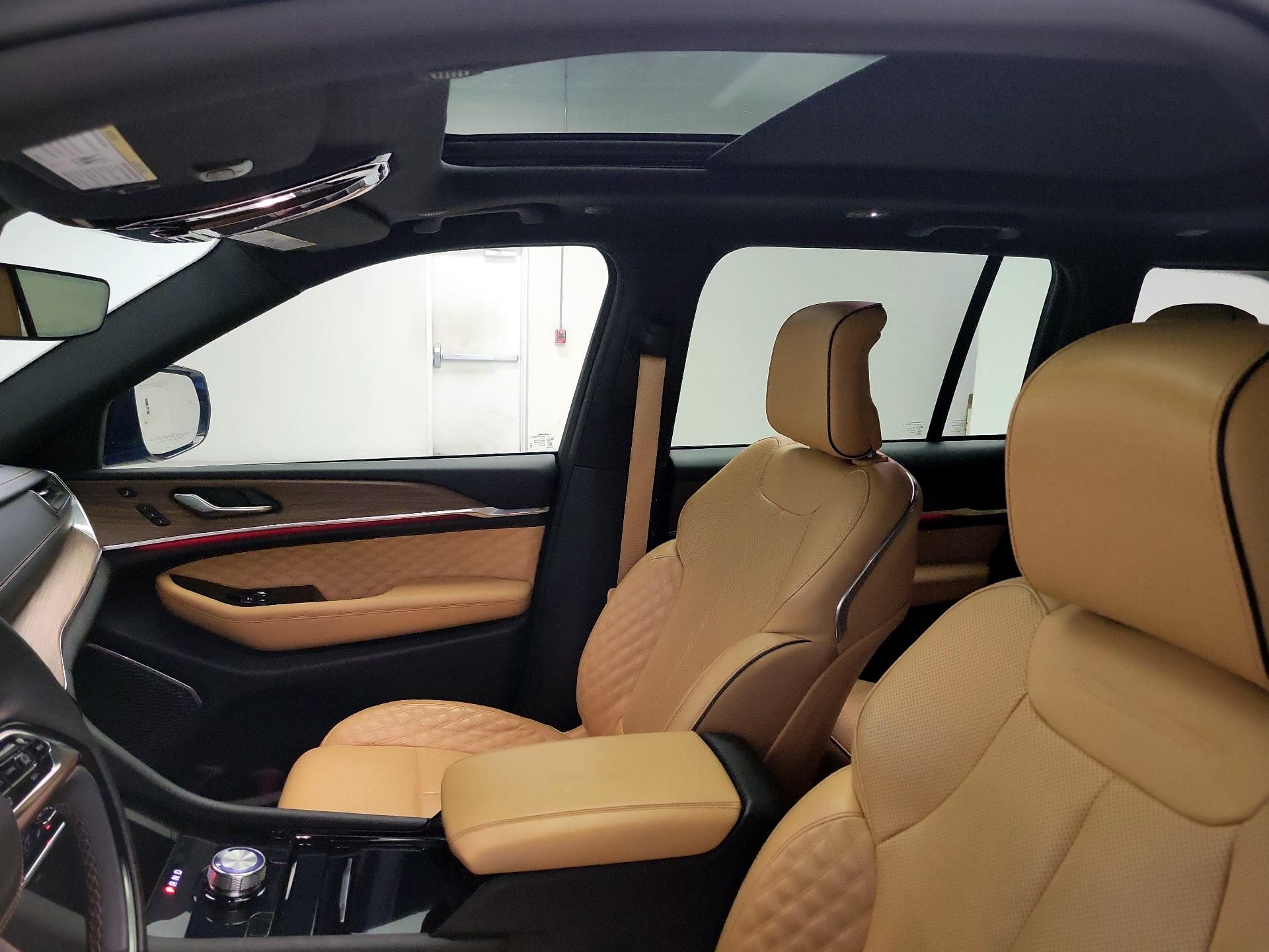 Thumbnail: 2023 Jeep Grand Cherokee - 20