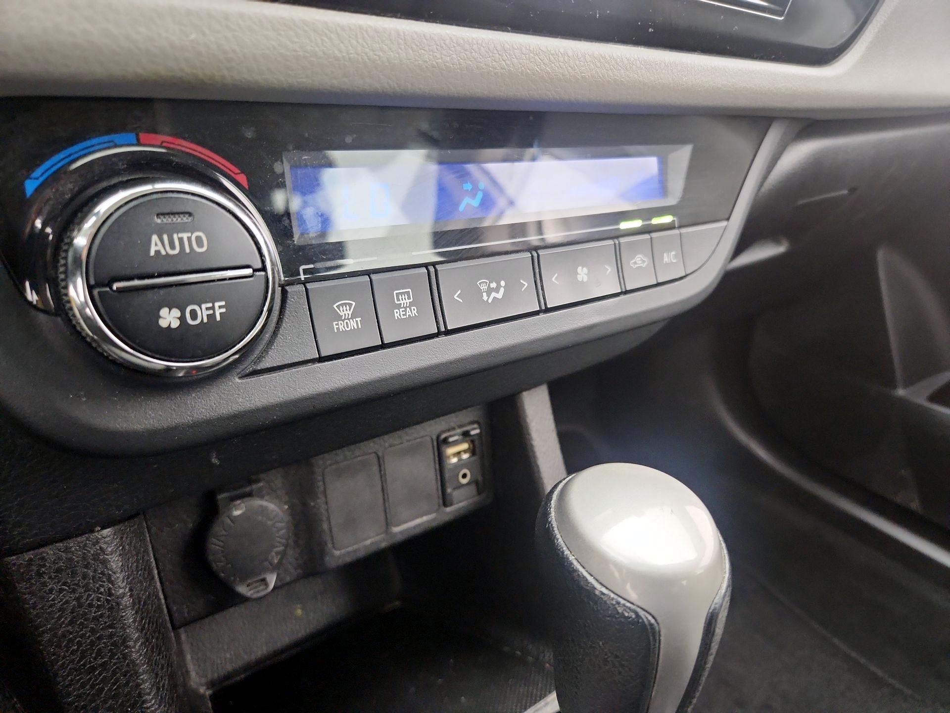 Thumbnail: 2016 Toyota Corolla - 16
