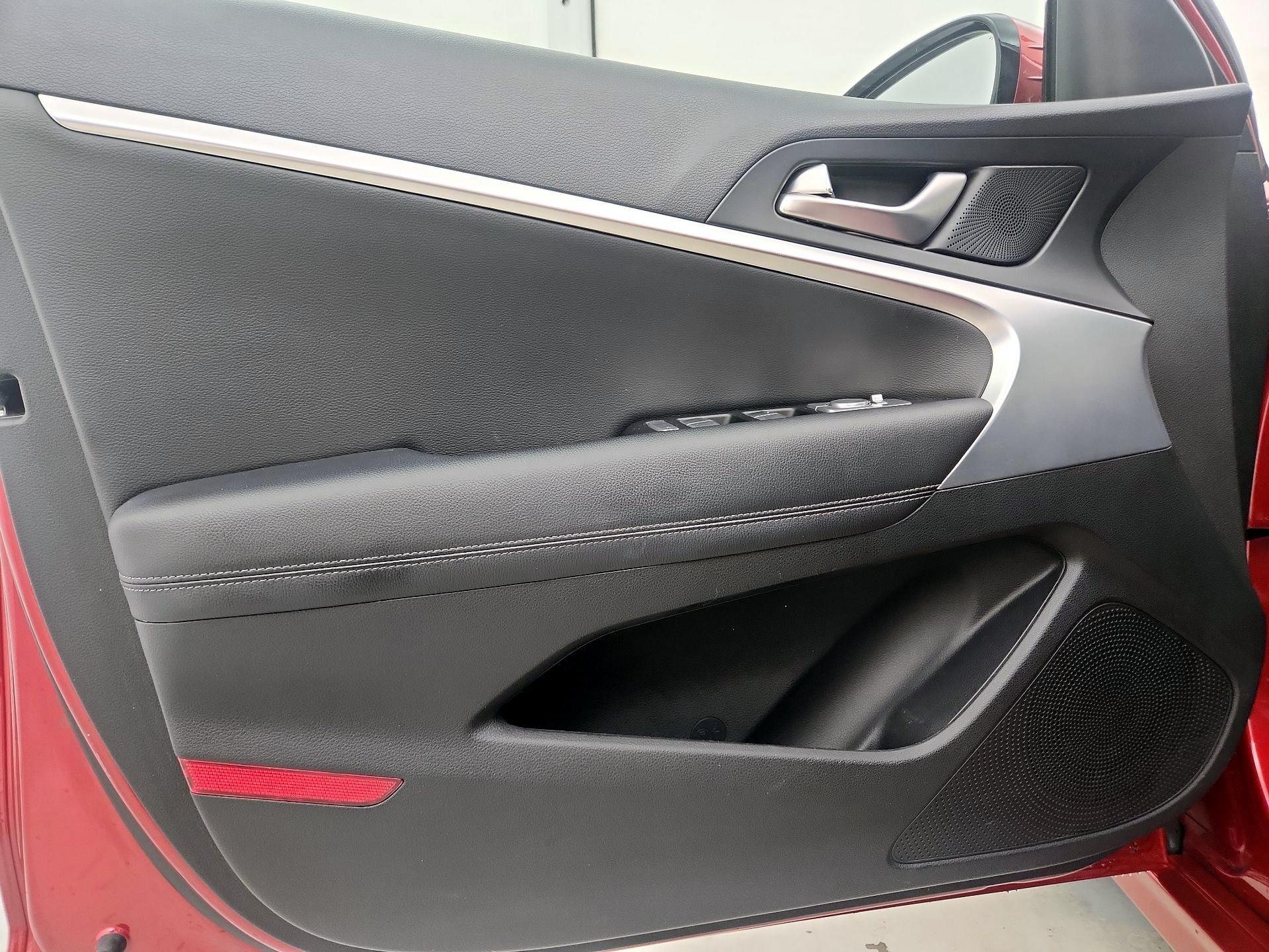 Thumbnail: 2022 Genesis G70 - 12